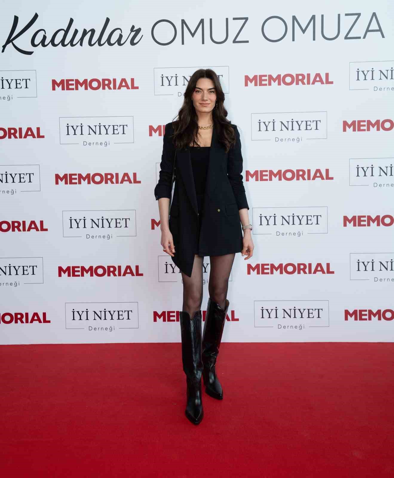 Ünlü isimler "Kadınlar Omuz Omuza Projesi" için bir araya geldi
