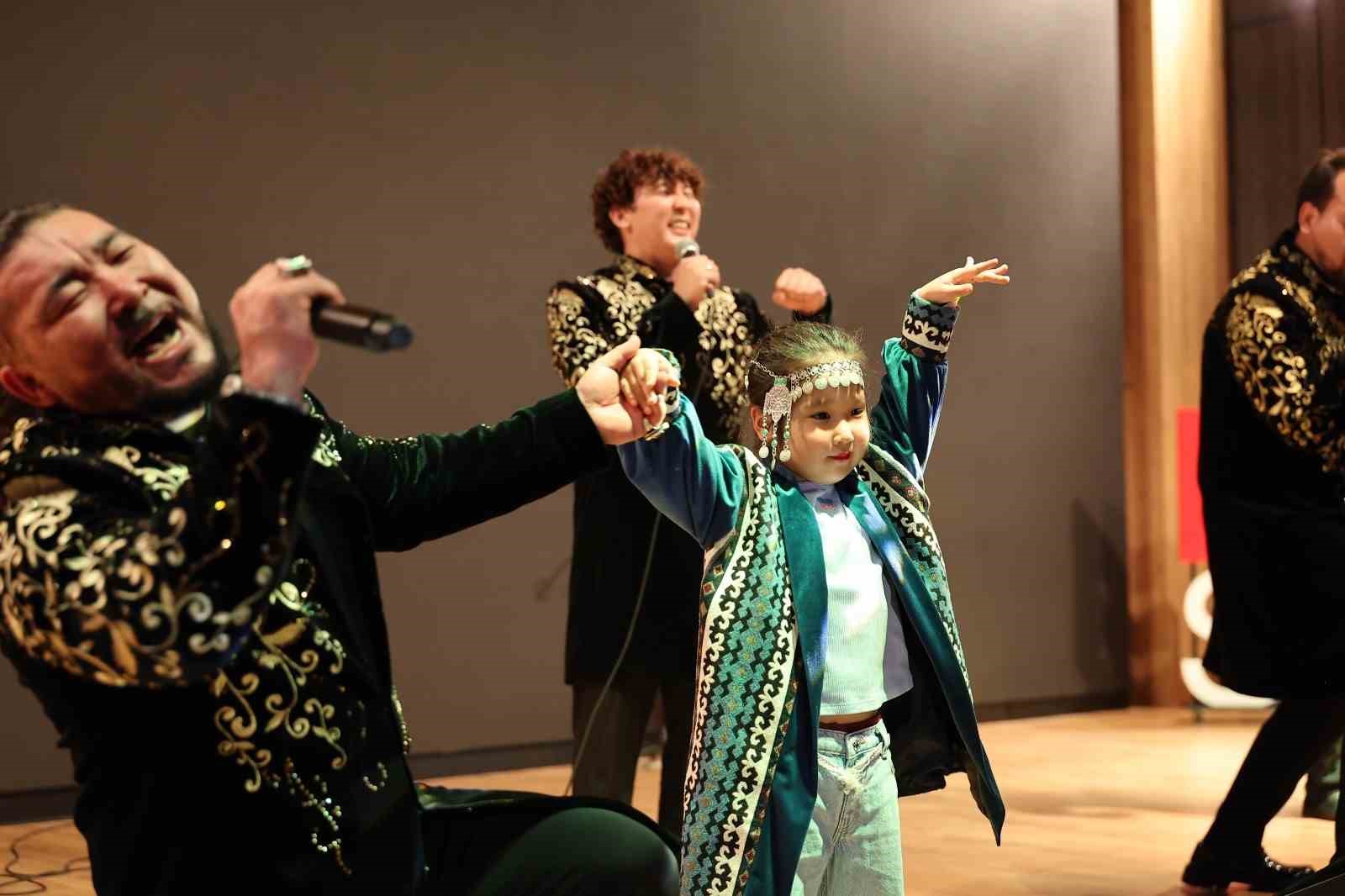 Ünlü Kazak müzik grubu Alatau Serileri, yeni albümünün lansmanını Bağcılar’da yaptı
