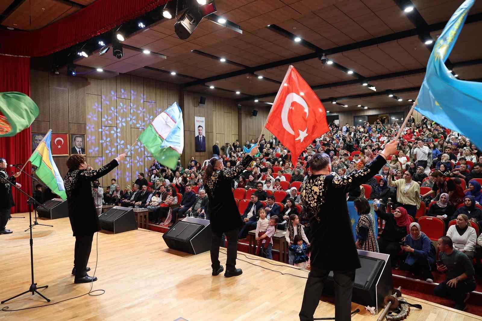 Ünlü Kazak müzik grubu Alatau Serileri, yeni albümünün lansmanını Bağcılar’da yaptı
