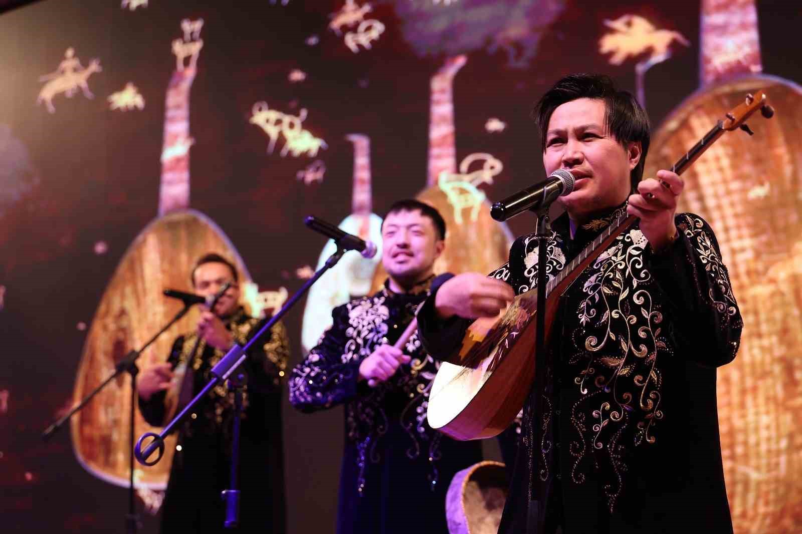 Ünlü Kazak müzik grubu Alatau Serileri, yeni albümünün lansmanını Bağcılar’da yaptı
