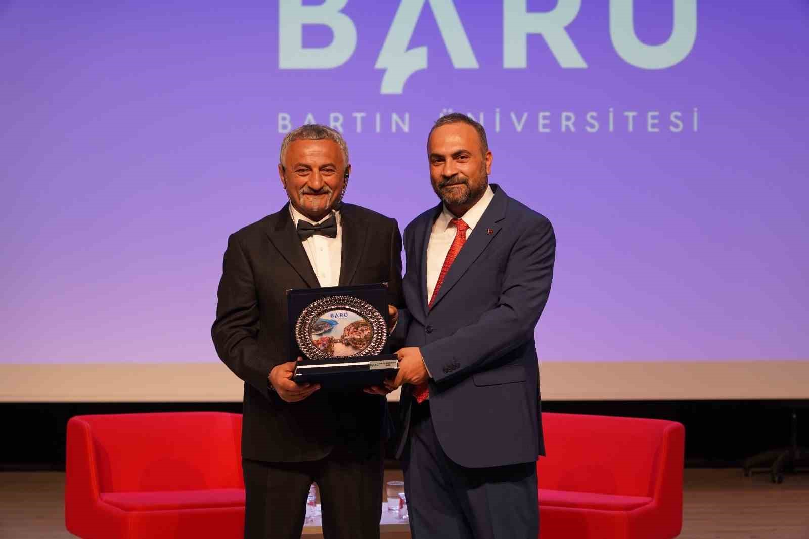 Ünlü saç stilisti üniversite öğrencileriyle buluştu
