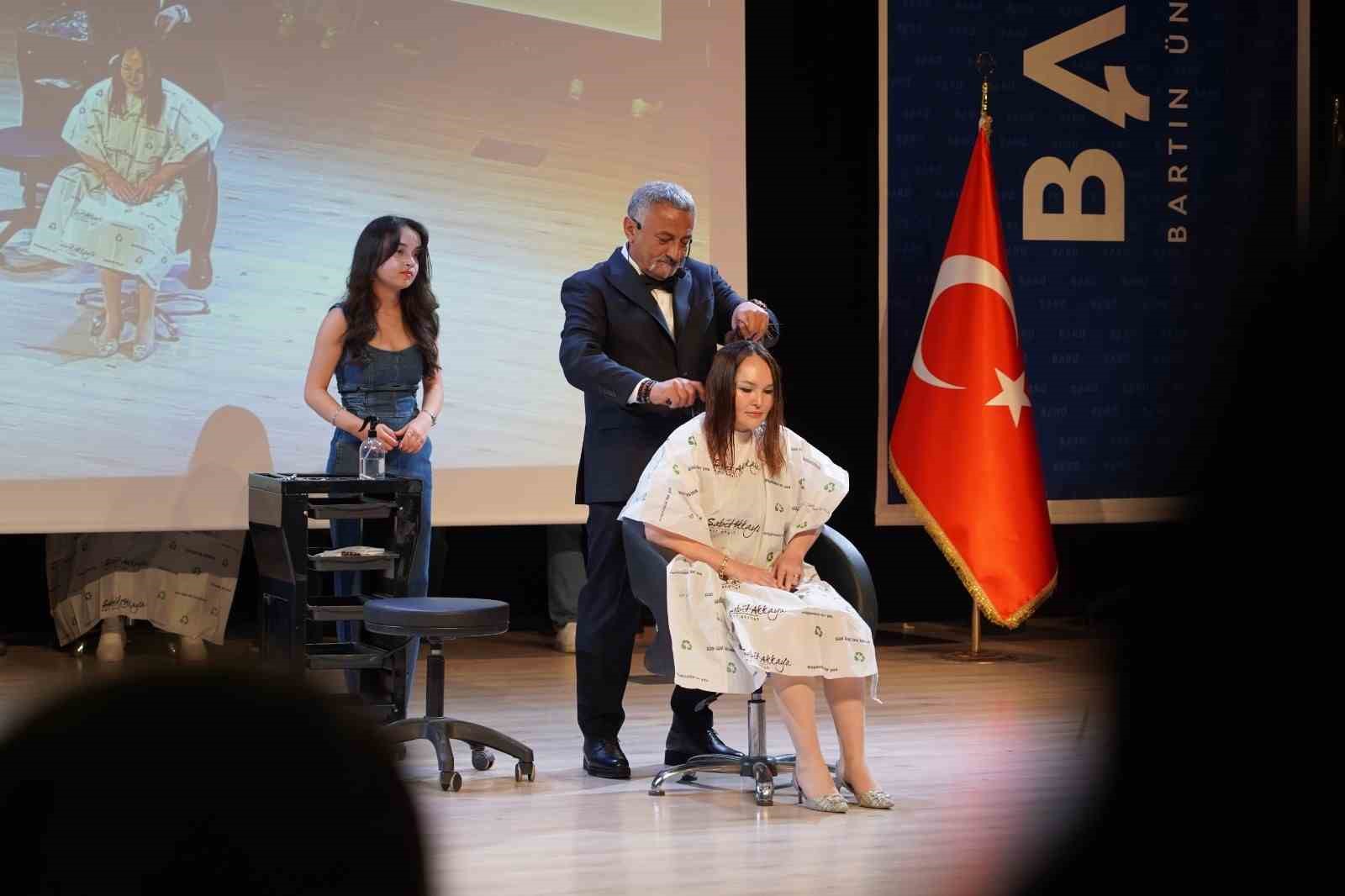 Ünlü saç stilisti üniversite öğrencileriyle buluştu
