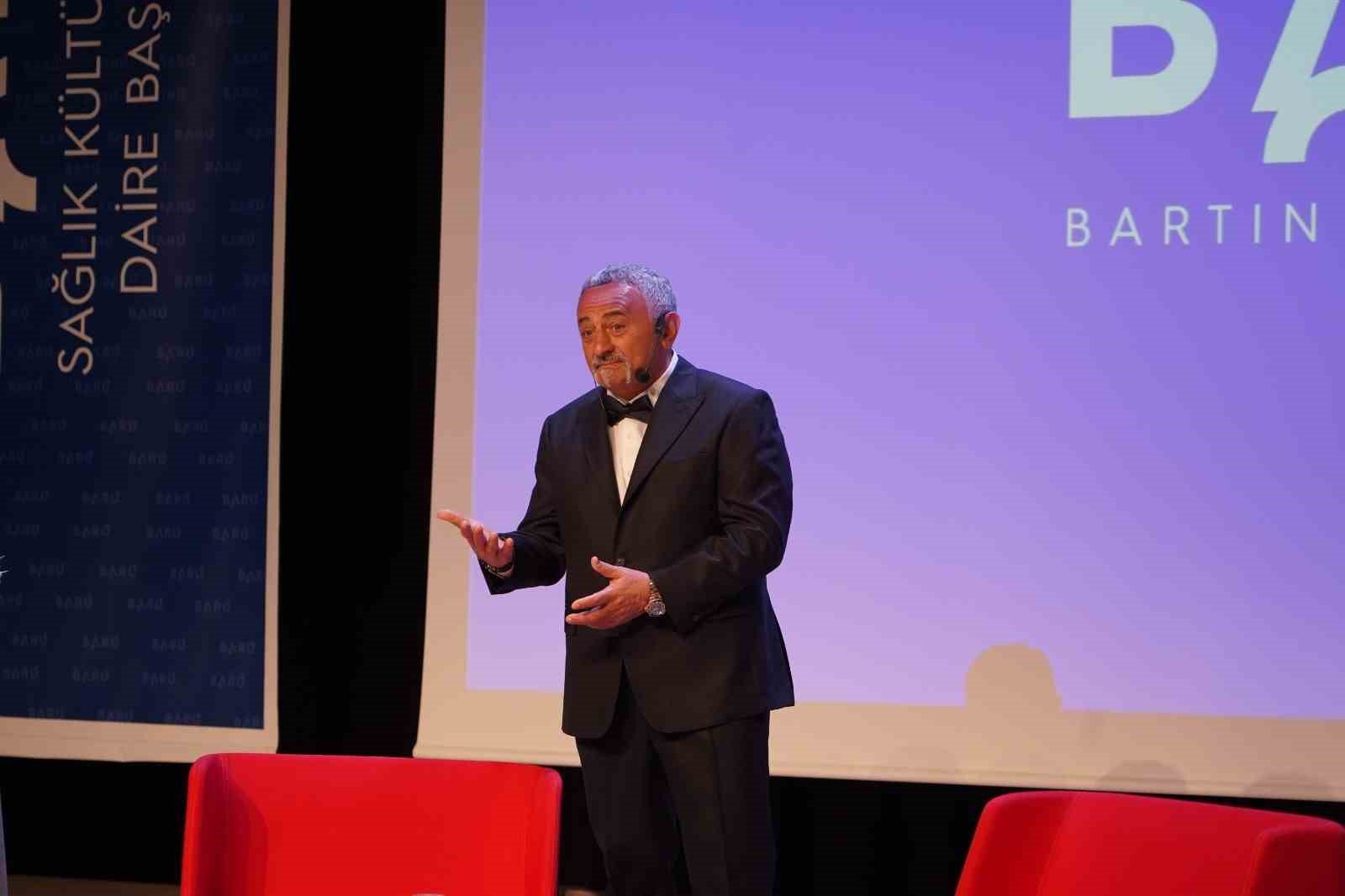 Ünlü saç stilisti üniversite öğrencileriyle buluştu
