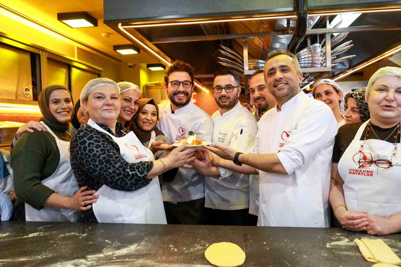 Ünlü şef Danilo Zanna depremzede kadınlarla aynı mutfakta buluştu
