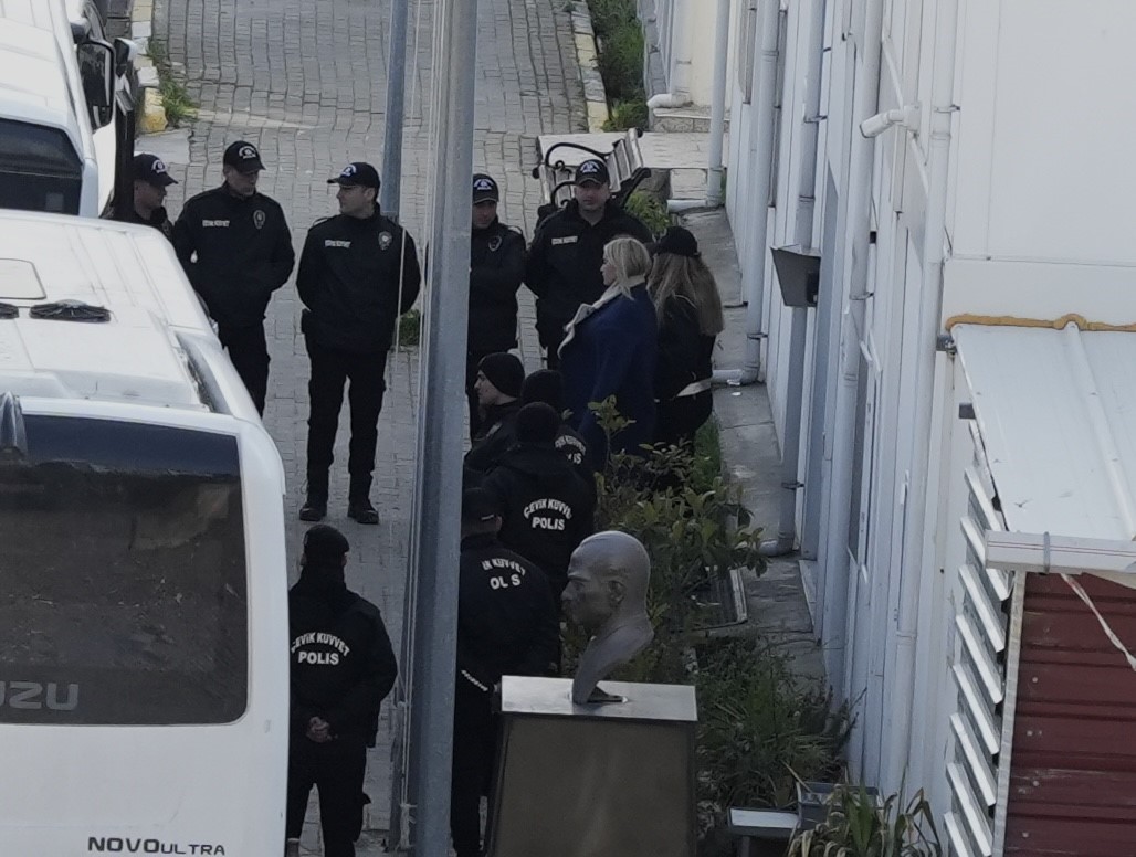 Ünlüler saç ve kan örnekleri alınmak üzere Adli Tıp Kurumu’na getirildi
