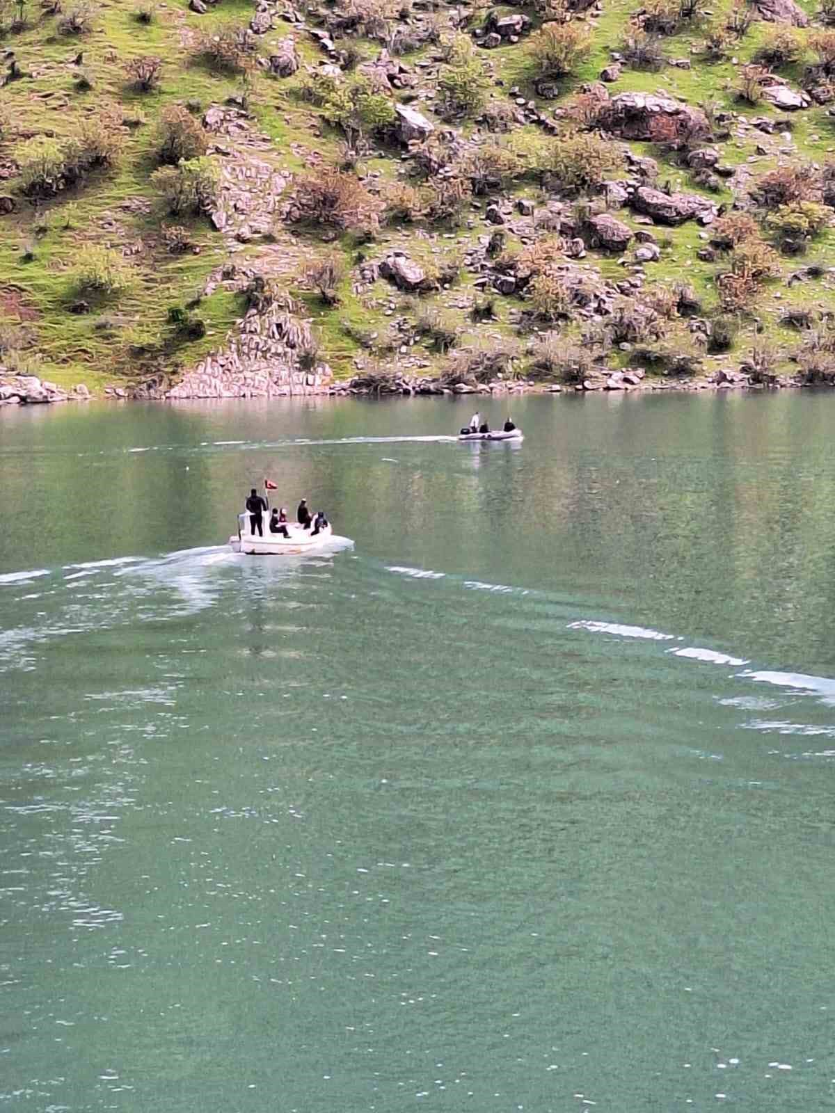 Unuttuğu eşyasını almak için döndü, botla açıldığı Fırat Nehri’nde kayboldu
