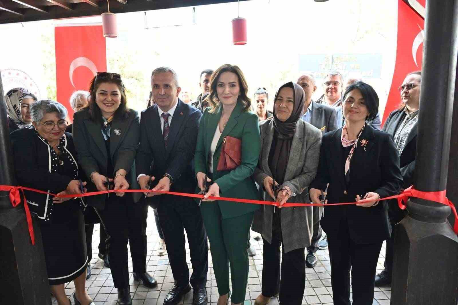 Unutulmaya yüz tutan "el nakışı" bu kursla gelecek nesillere aktarılacak
