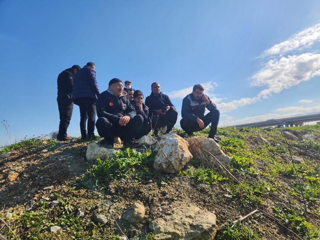 Unutulmayan fedakarlık: Kolunda kemoterapi serumuyla deprem bölgesinde çalıştı
