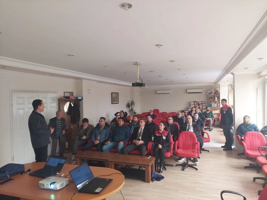 Üreticiler tarımsal risklere karşı bilgilendirildi
