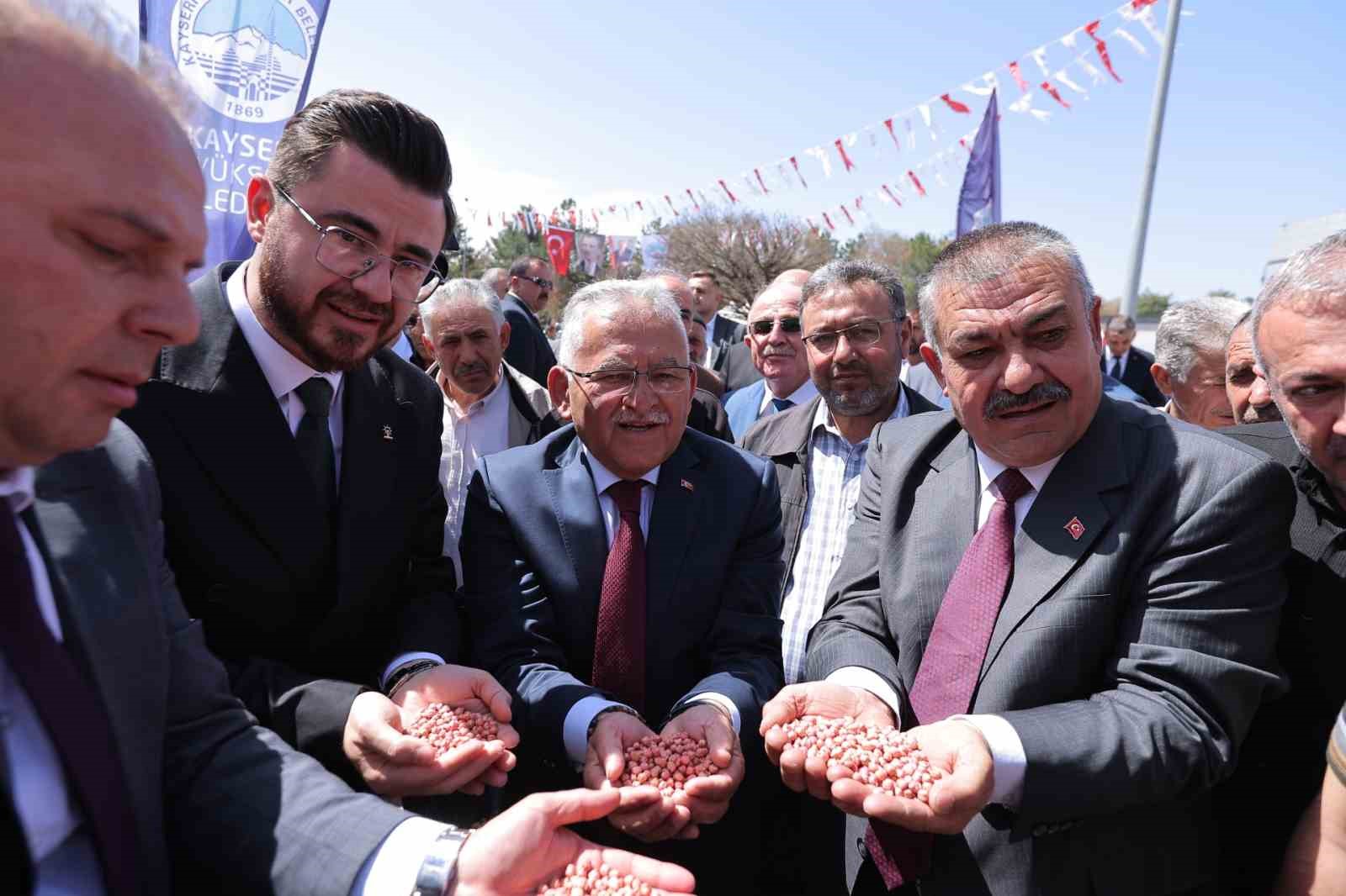 Üreticilere 1 yılda 12 milyon TL’lik tohum dağıtıldı
