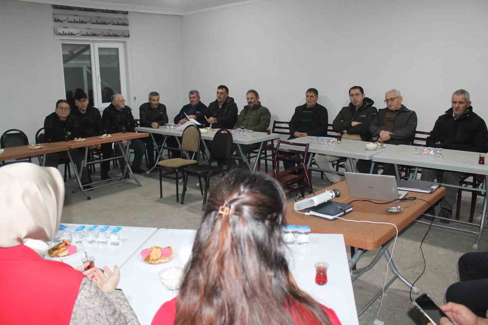 Üreticilere sulama ve kırsal kalkınma destekleri anlatıldı
Üreticilere sulama ve kırsal kalkınma destekleri anlatıldı