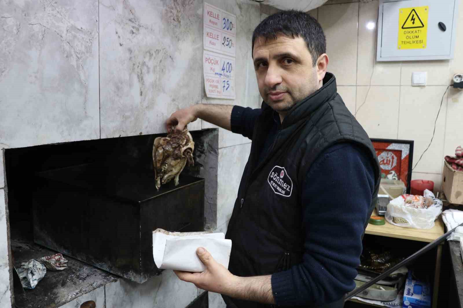 Ürkütücü görüntüsüne rağmen afiyetle tüketiliyor
Ürkütücü görüntüsüne rağmen afiyetle tüketiliyor