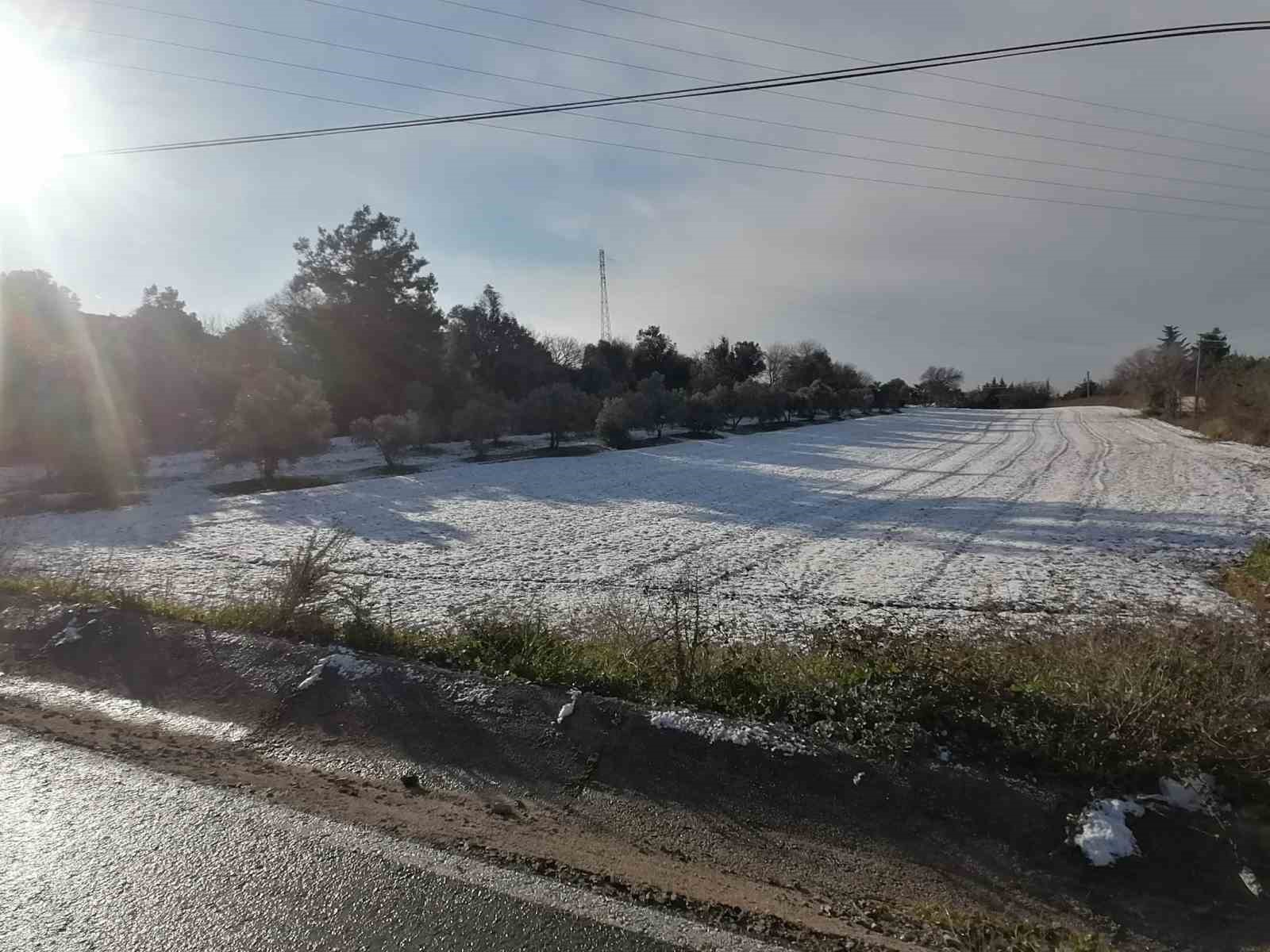 Urla’da kar yağışı etkili oldu

