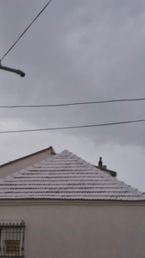 Urla’da kar yağışı etkili oldu
