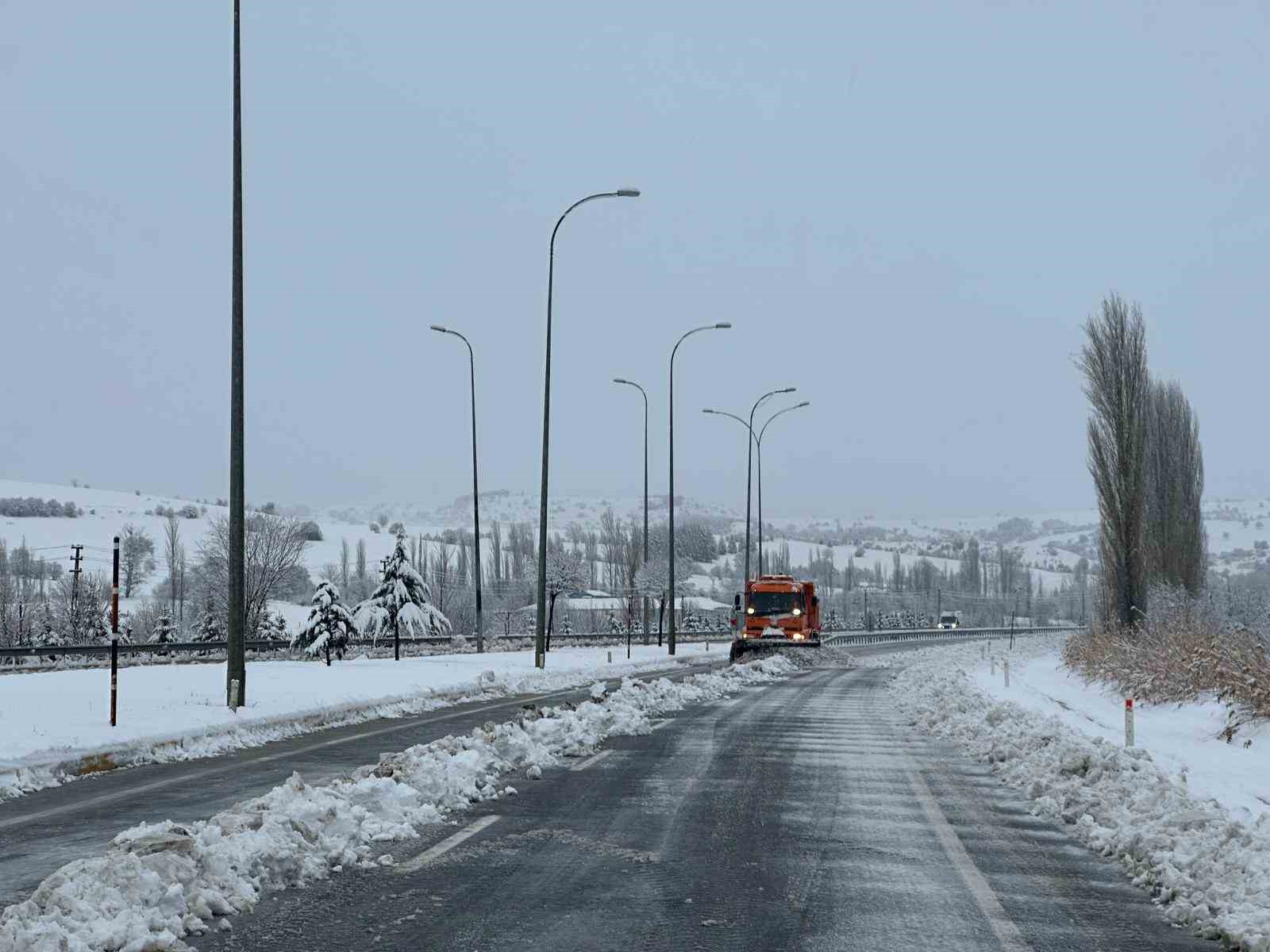 Uşak-Ankara karayolu 3 saat trafiğe kapandı
