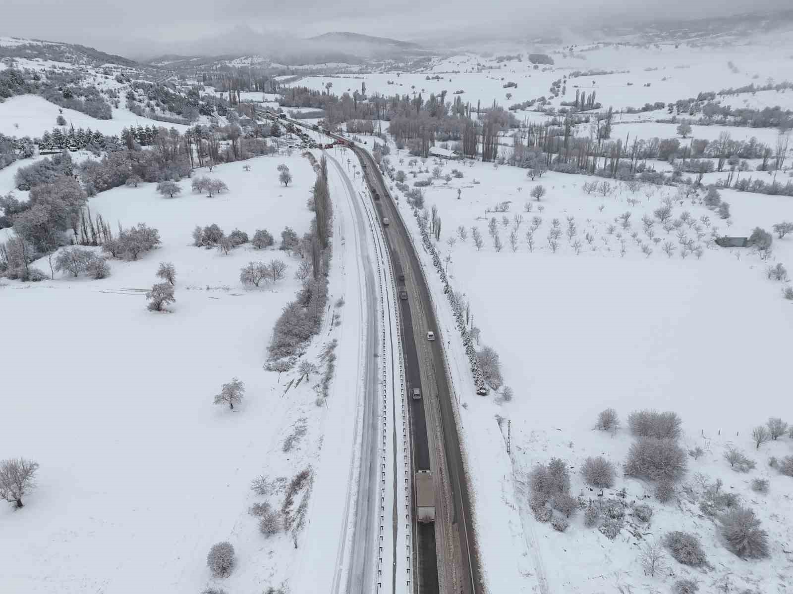 Uşak-Ankara karayolu 3 saat trafiğe kapandı
