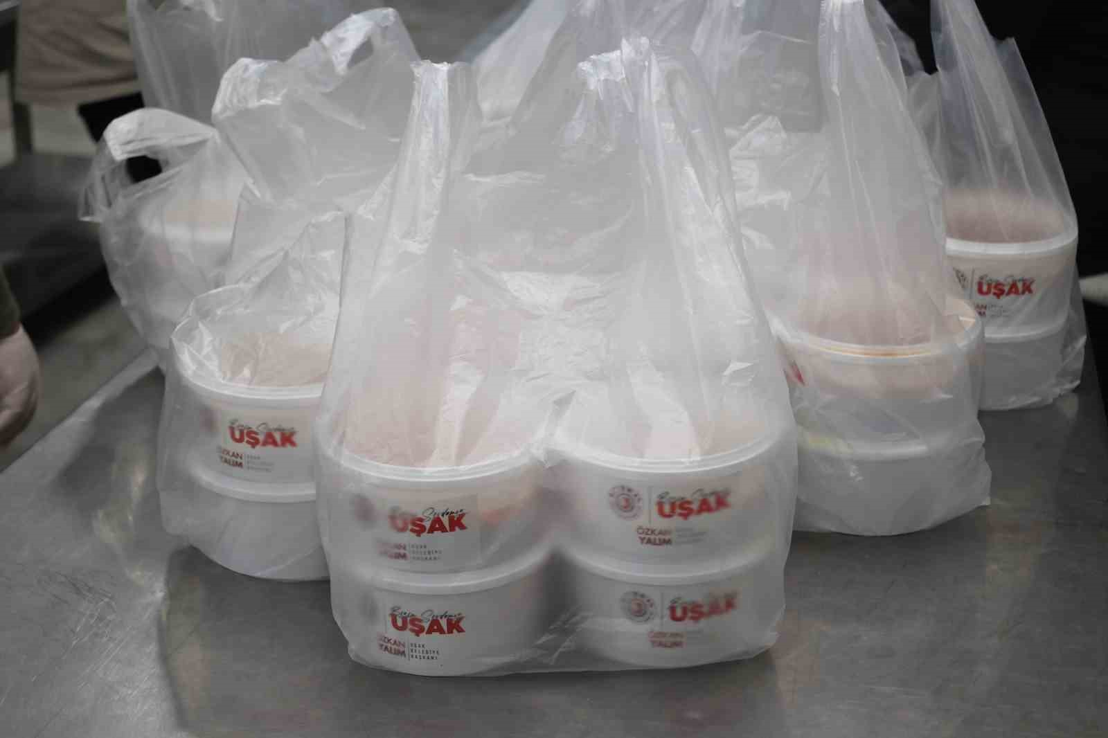 Uşak Belediyesinden ihtiyaç sahibi ailelere ramazan ayı boyunca kesintisiz destek
