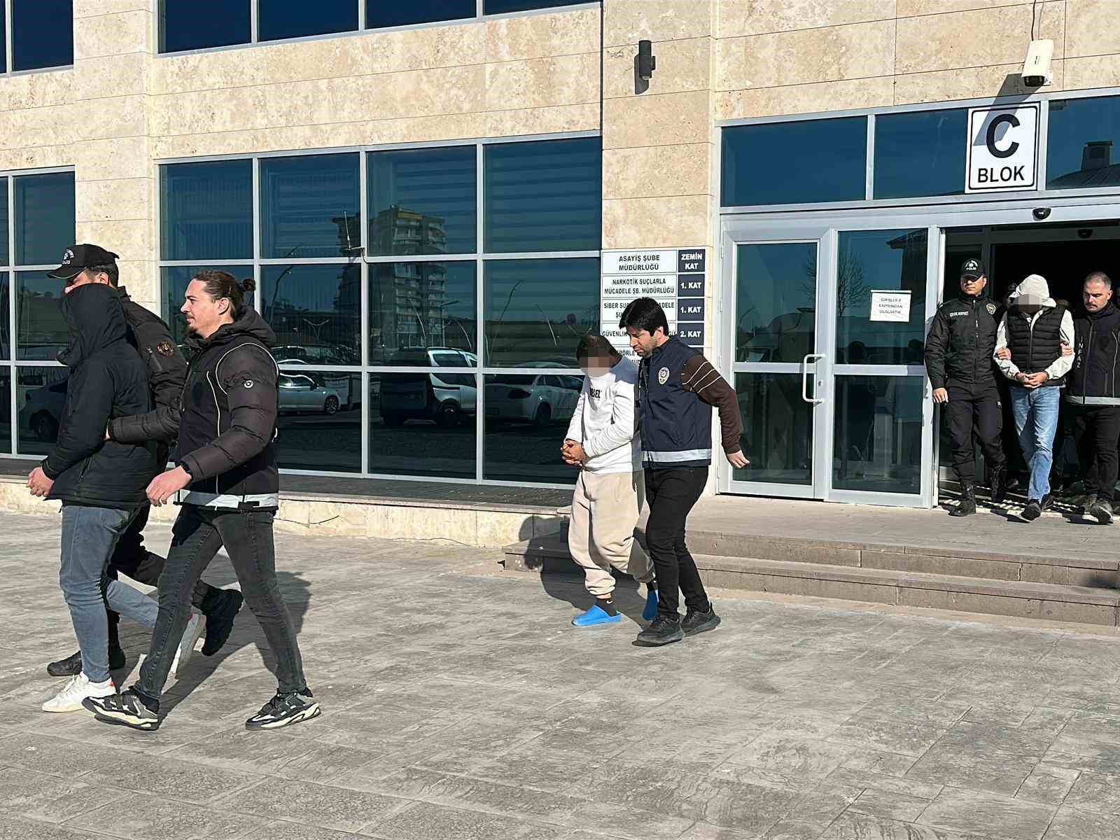 Uşak merkezli 5 ilde dolandırıcılık ve yasa dışı bahis operasyonu: 12 tutuklama
