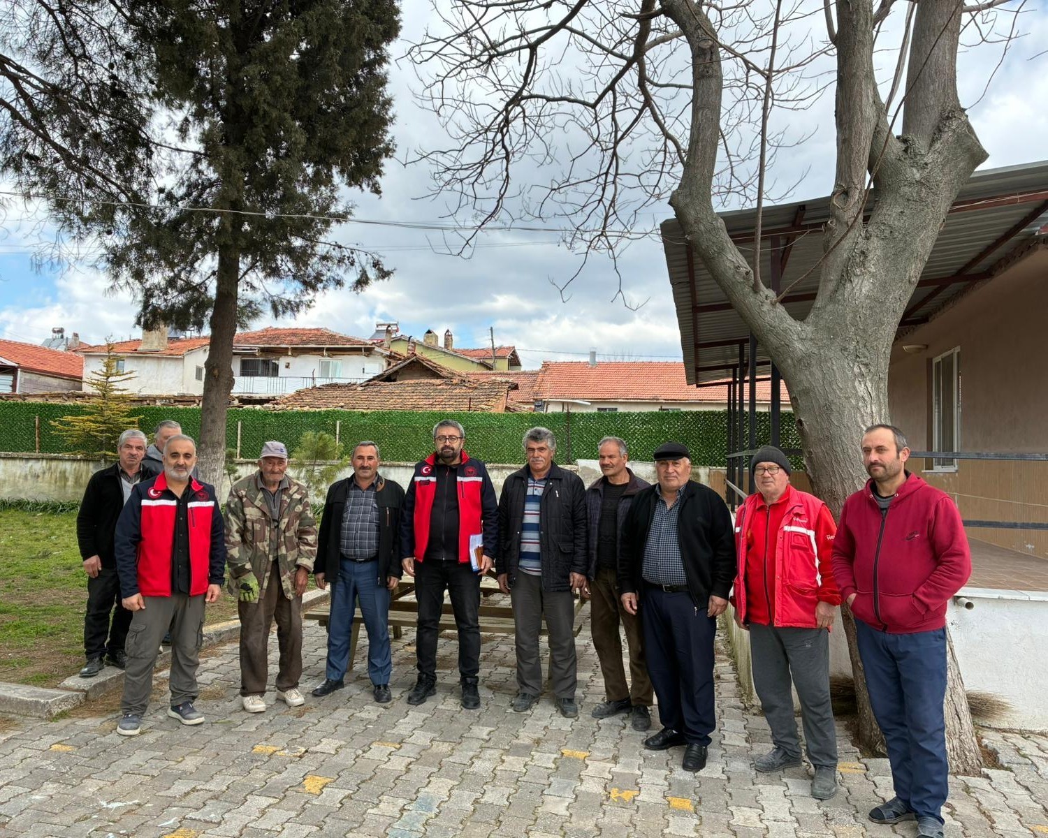 Uşak Tarım ve Orman Müdürlüğü ekipleri üreticilerle bir araya geldi
