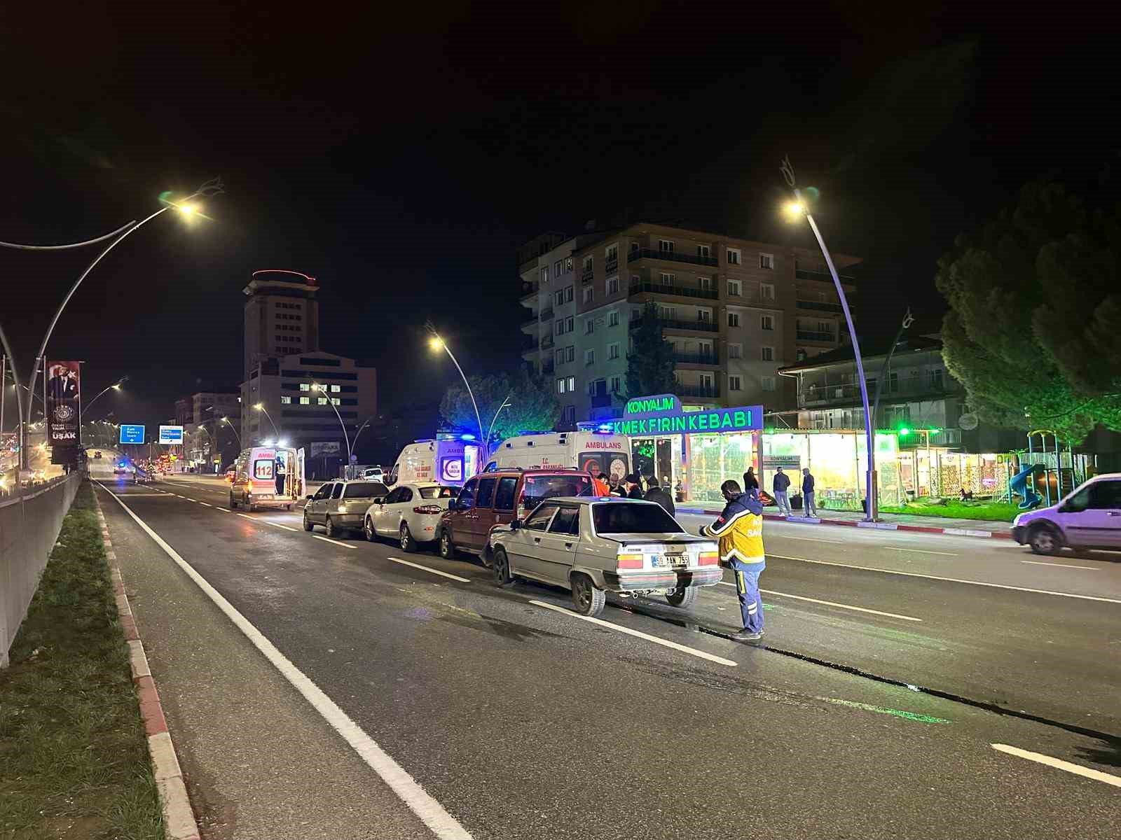 Uşak’ta 4 araçlı zincirleme kazada 6 kişi yaralandı
