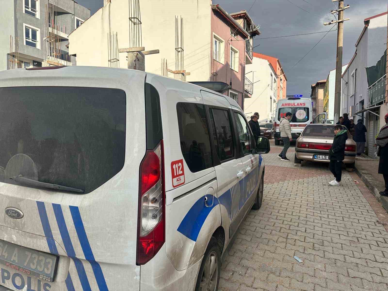 Uşak’ta bahçesindeki fırını yıkarken duvarın altında kalan adam yaralandı
