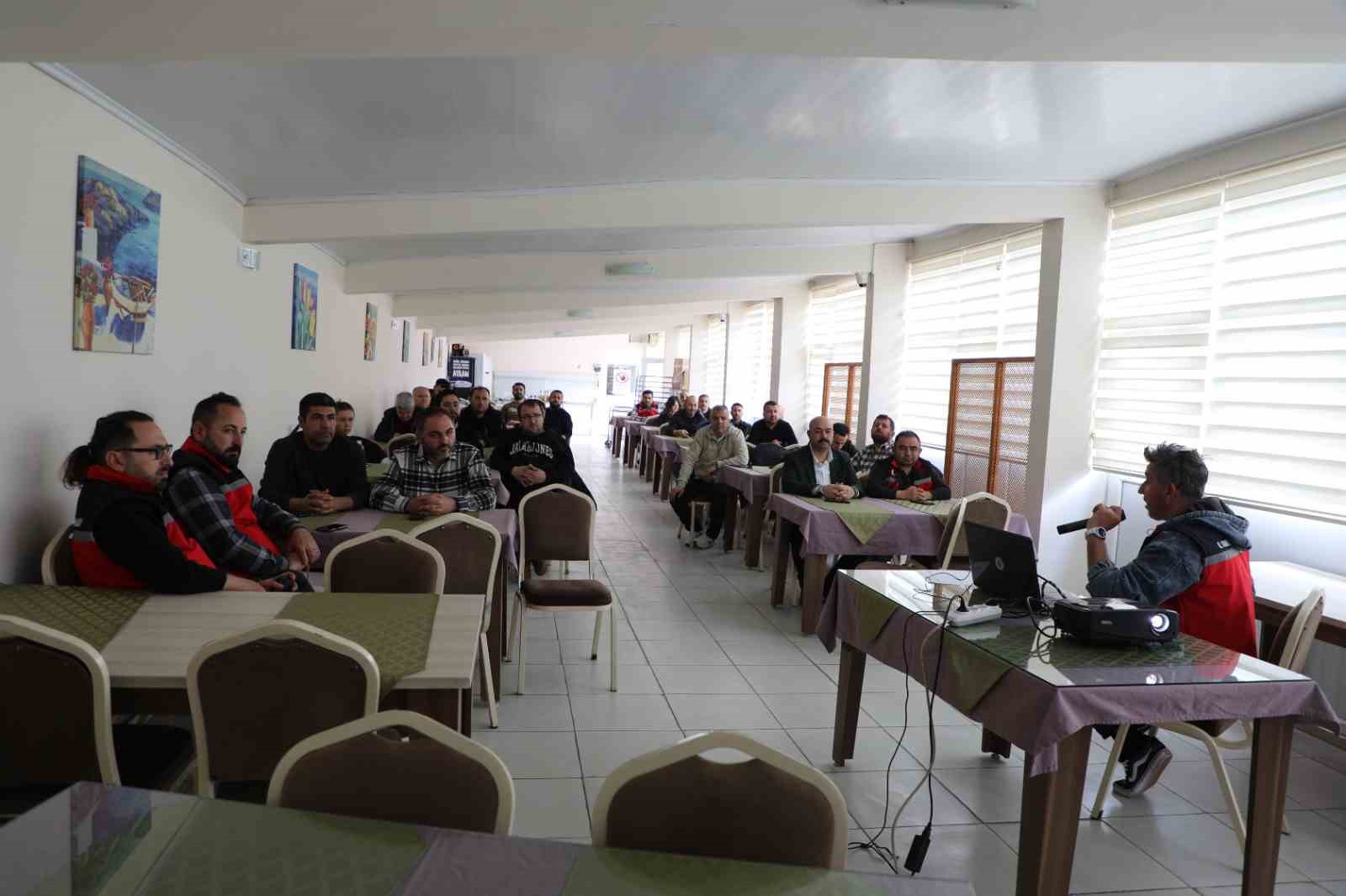 Uşak’ta buzağı kayıplarını azaltmaya yönelik eğitim programı düzenlendi
