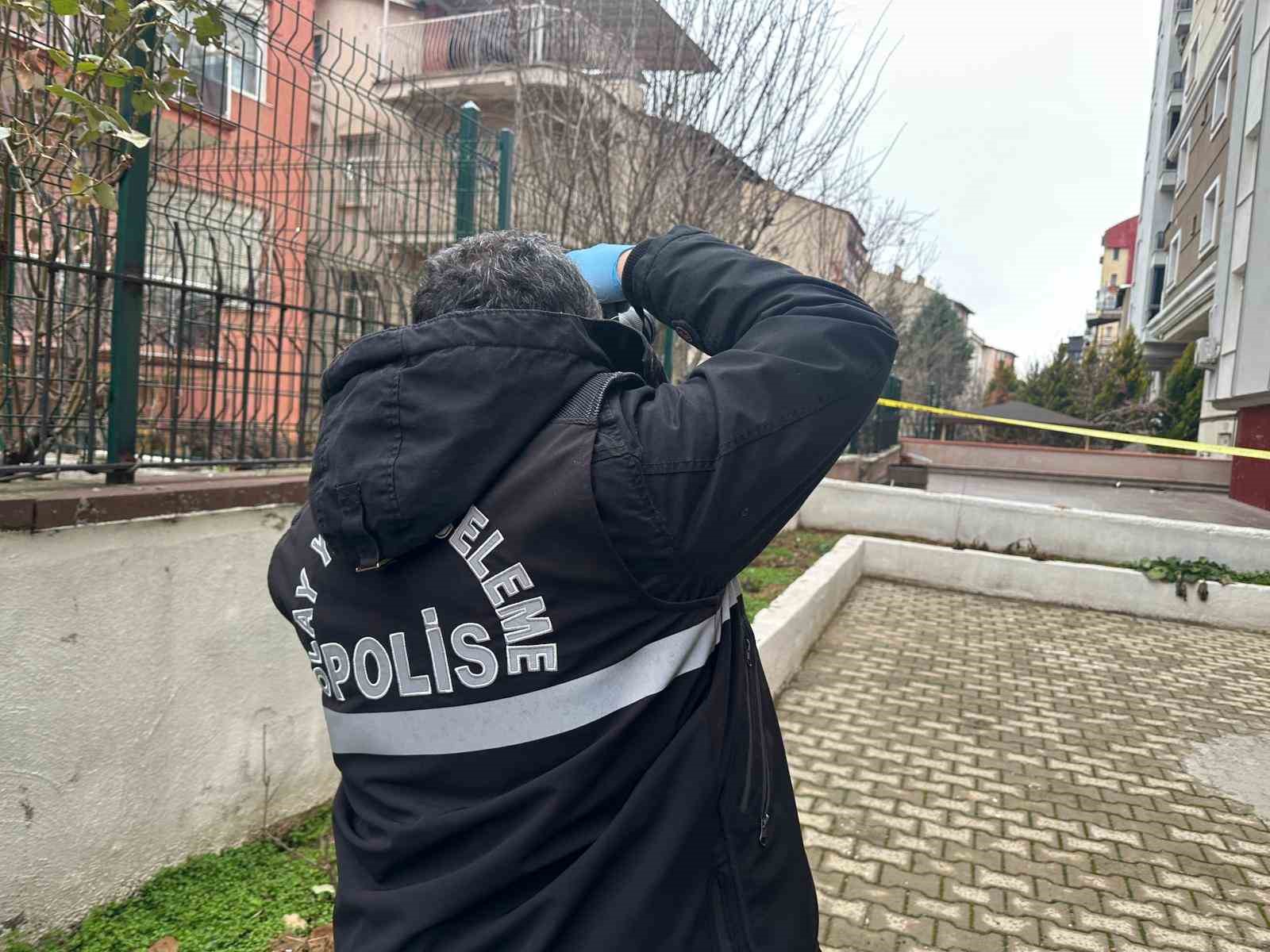 Uşak’ta çatıdan düşen adam hayatını kaybetti
