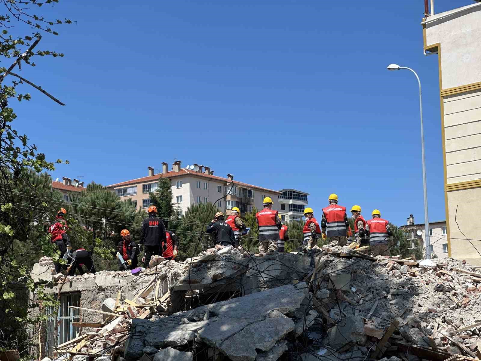 Uşak’ta gerçeği aratmayan deprem tatbikatı gerçekleştirildi
