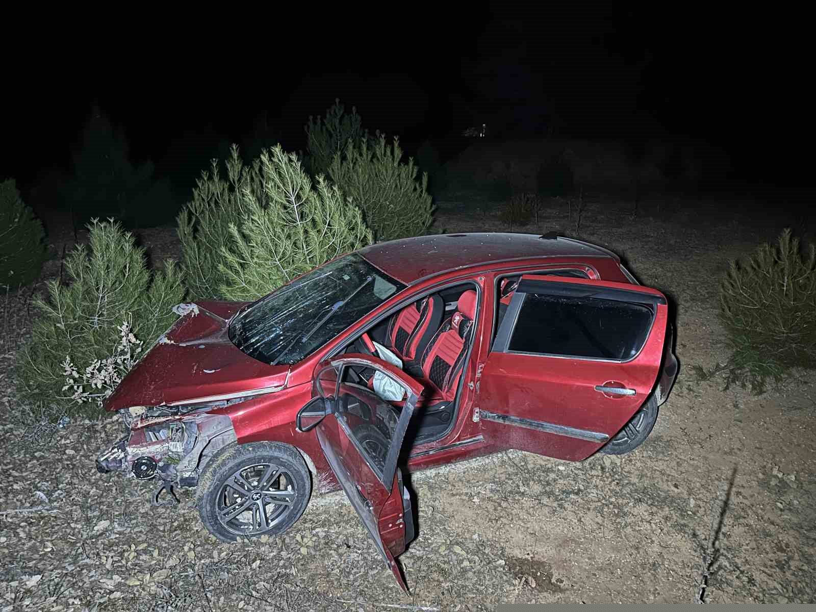 Uşak’ta iki otomobil çarpıştı: 2’si çocuk 5 yaralı
