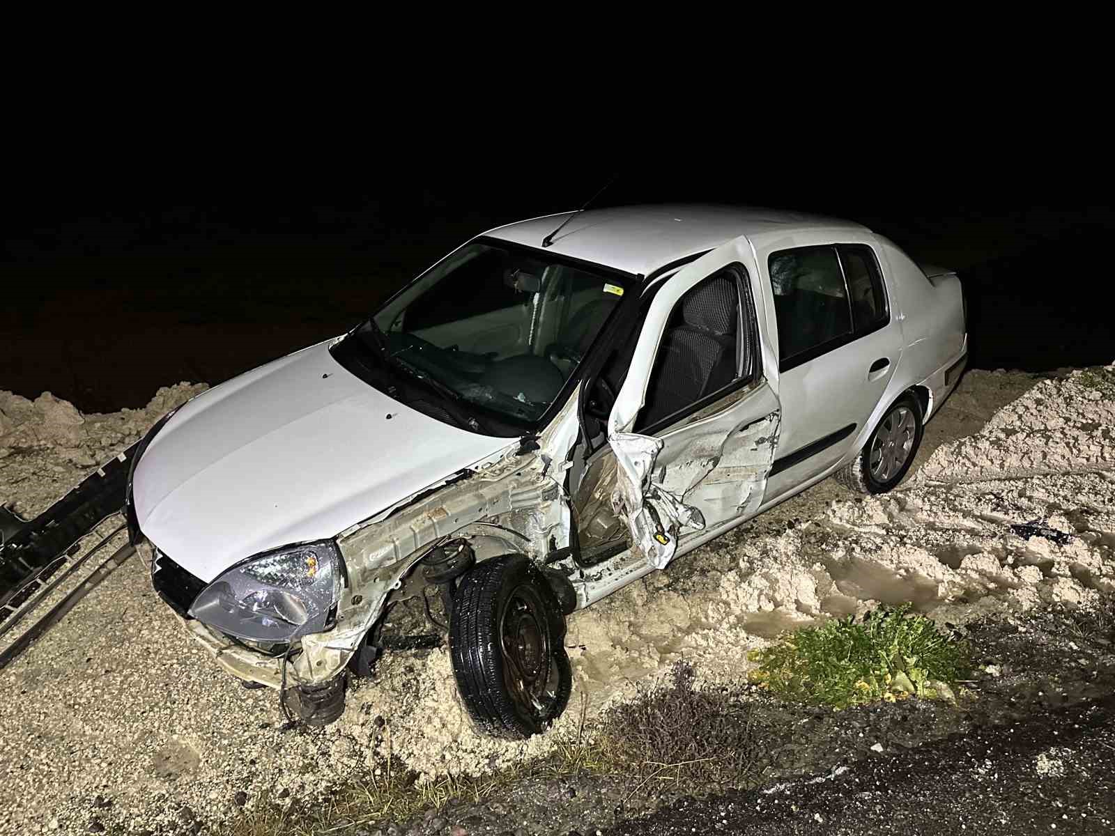 Uşak’ta iki otomobil çarpıştı: 5 yaralı
