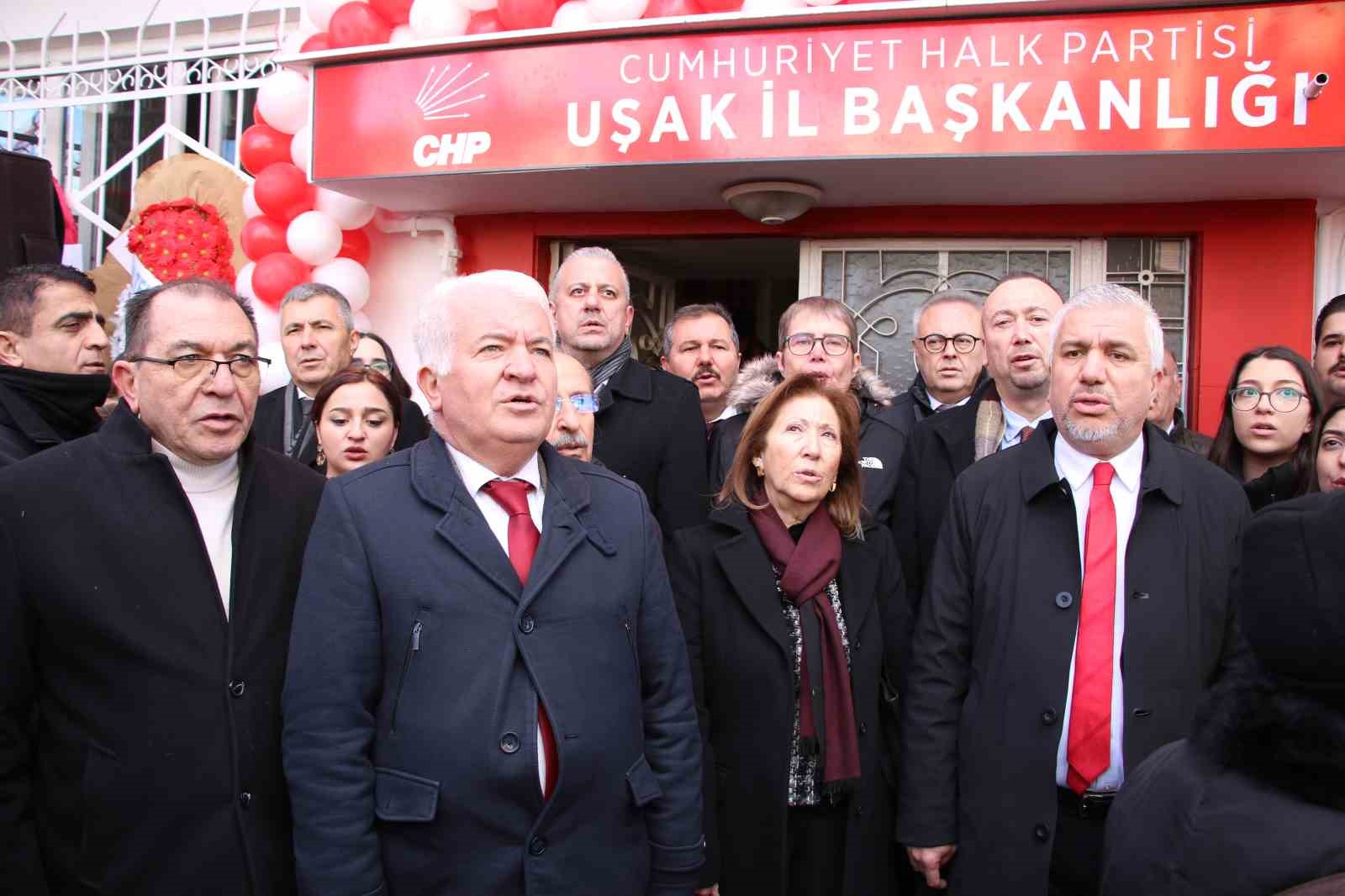 Uşak’ta İsmet İnönü büstünün açılışı yapıldı
