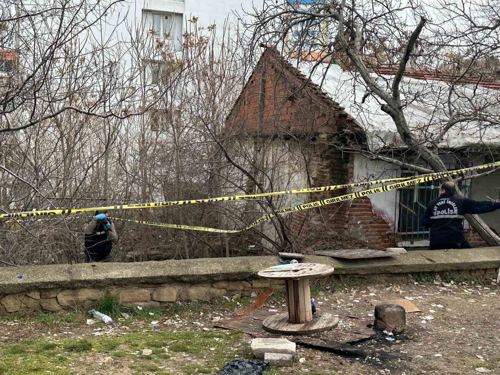 Uşak’ta parkta erkek cesedi bulundu
