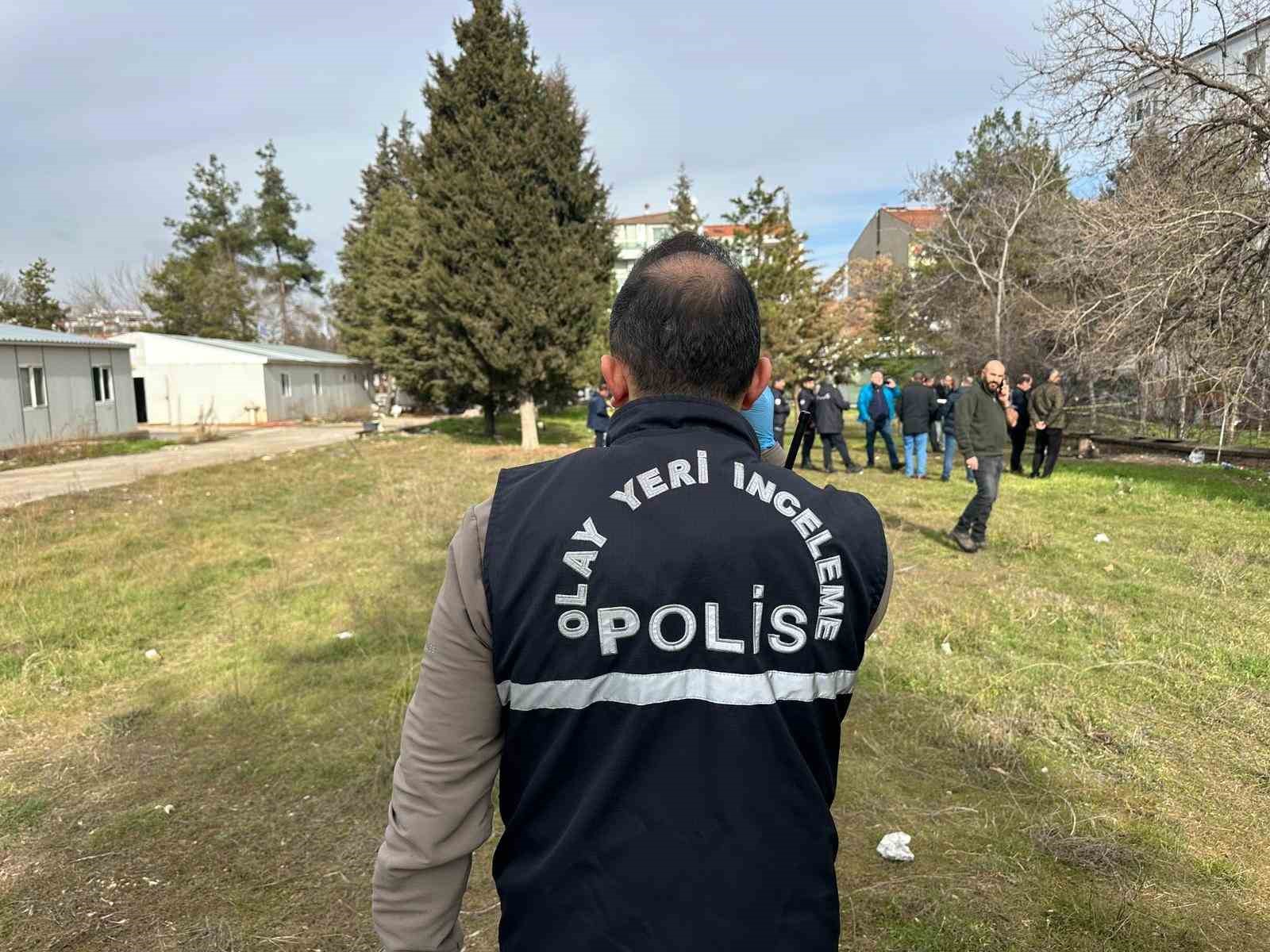 Uşak’ta parkta erkek cesedi bulundu
