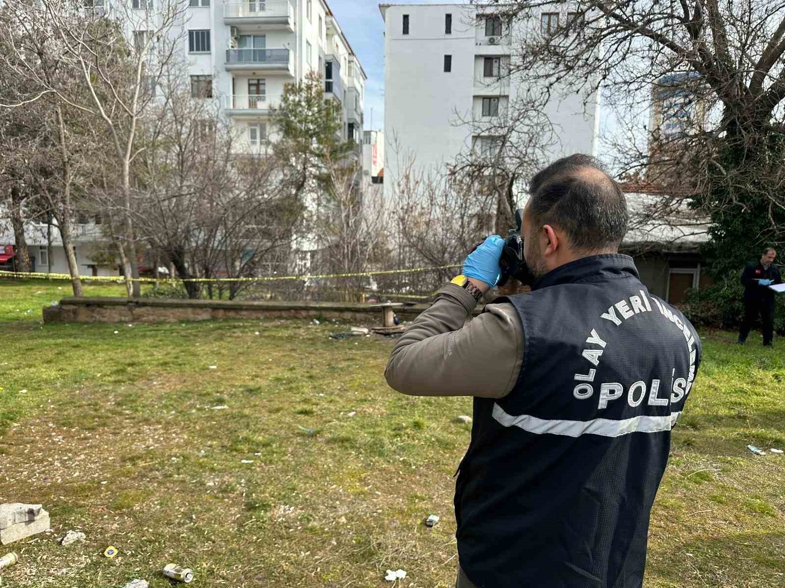 Uşak’ta parkta erkek cesedi bulundu
