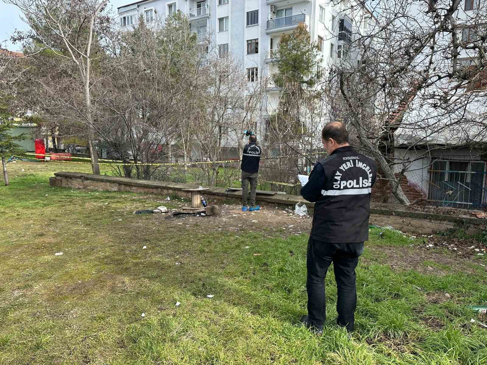 Uşak’ta parkta erkek cesedi bulundu
