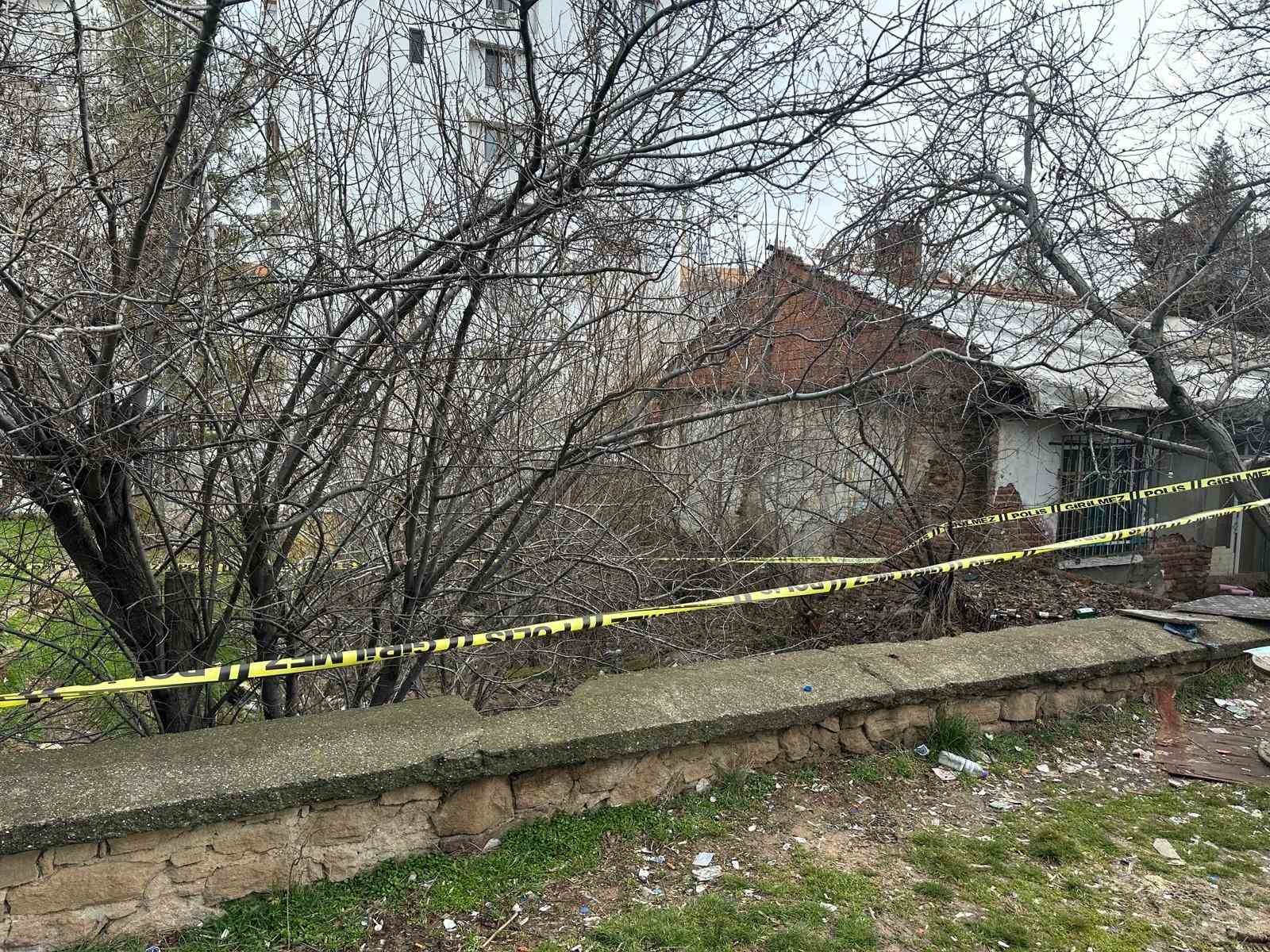 Uşak’ta parkta erkek cesedi bulundu
