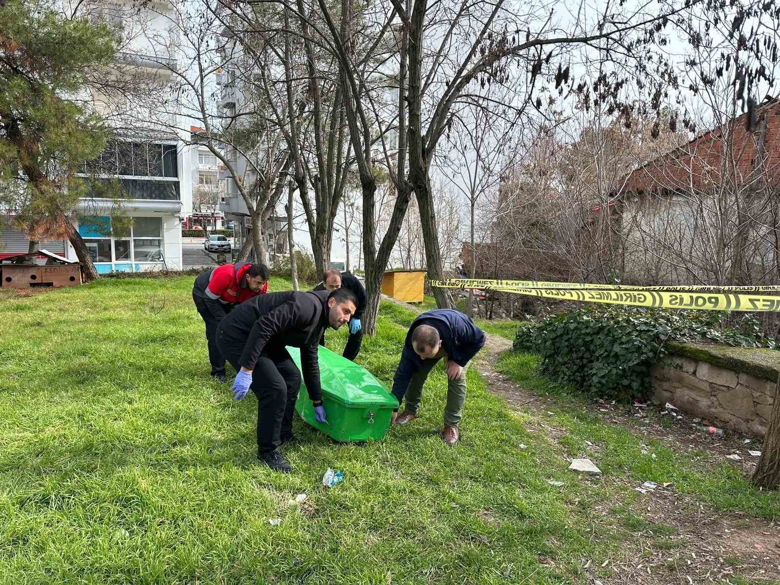 Uşak’ta parkta erkek cesedi bulundu
