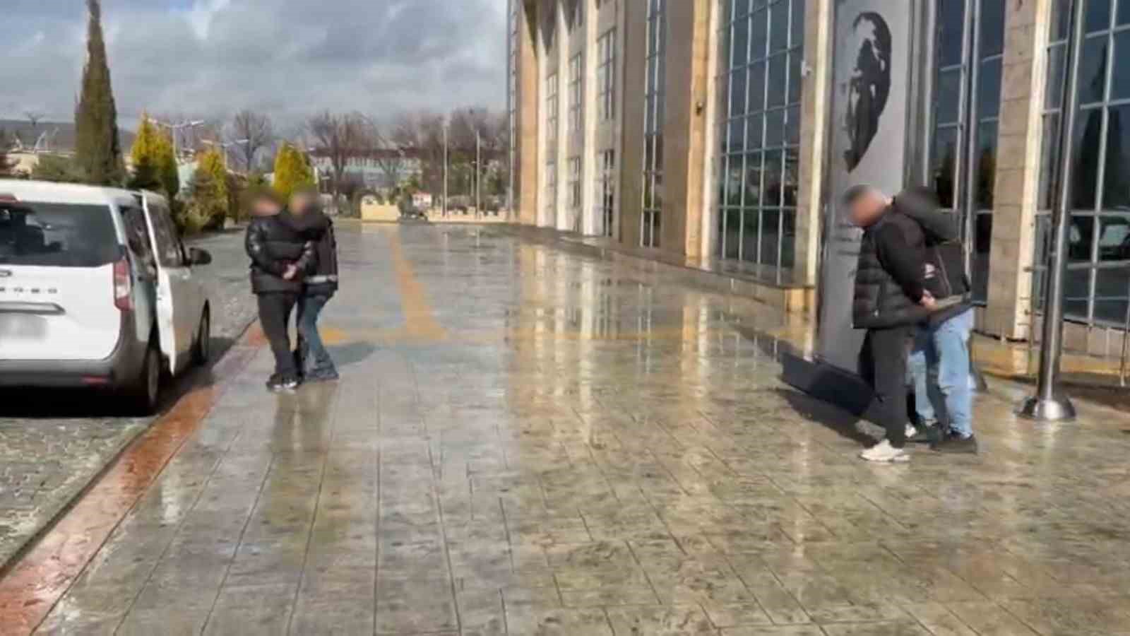 Uşak’ta uyuşturucu operasyonu: 3 tutuklama
