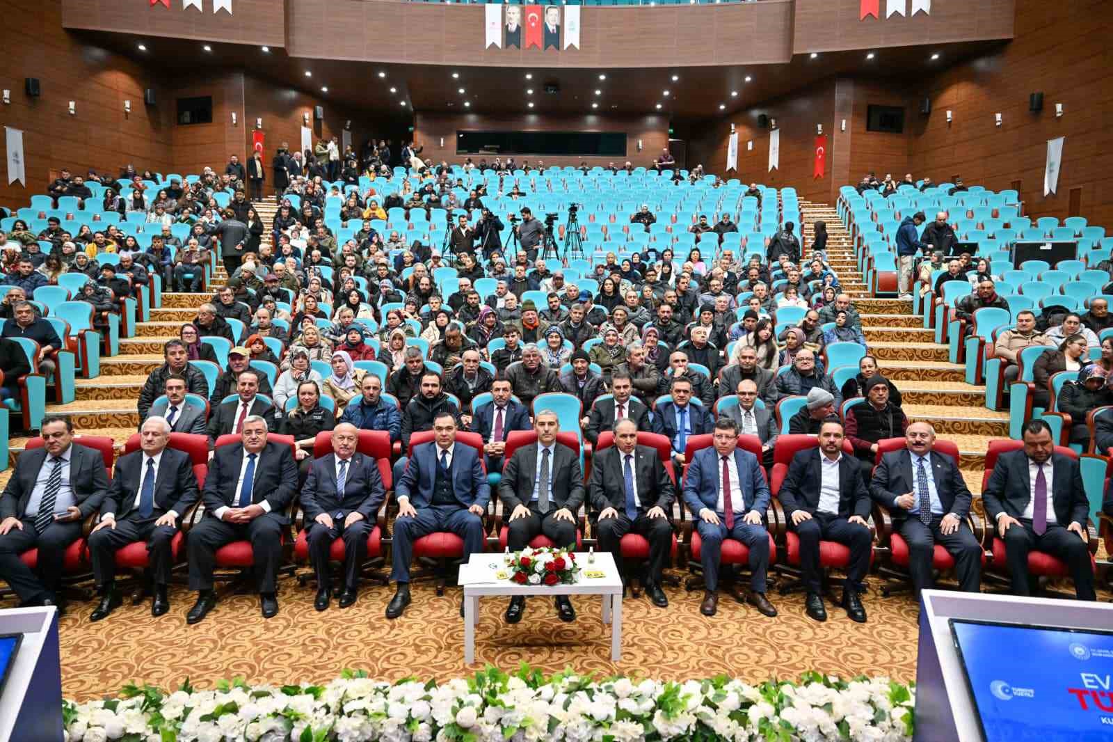 Uşak’ta ’Yüzyılın Konut Projesi’nin kuraları çekildi
Uşak’ta ’Yüzyılın Konut Projesi’nin kuraları çekildi