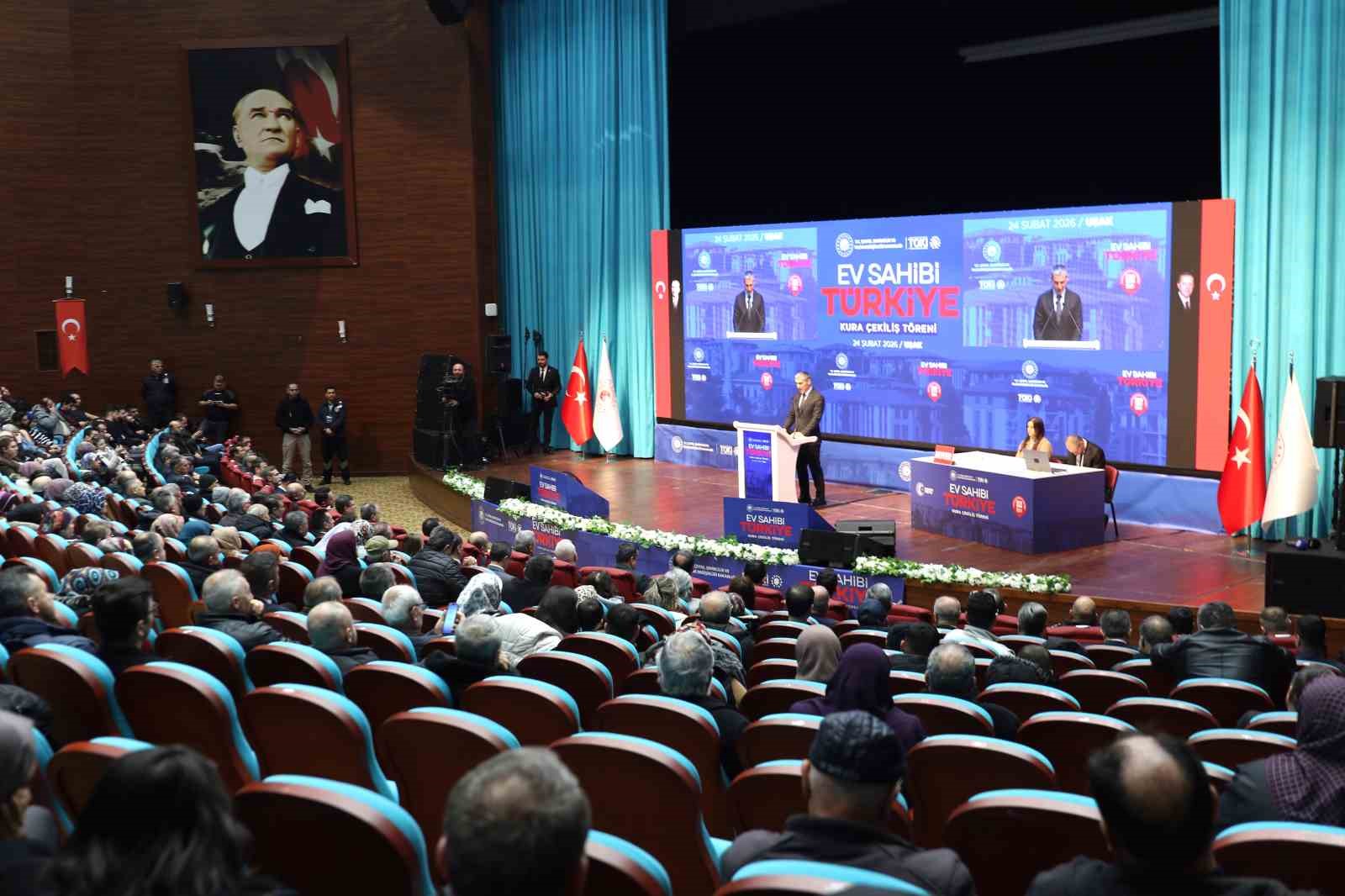 Uşak’ta ’Yüzyılın Konut Projesi’nin kuraları çekildi
Uşak’ta ’Yüzyılın Konut Projesi’nin kuraları çekildi