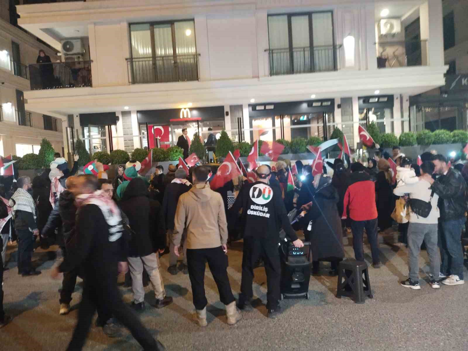 Üsküdar’da fast-food zincirini boykot 200’üncü gününe ulaştı
