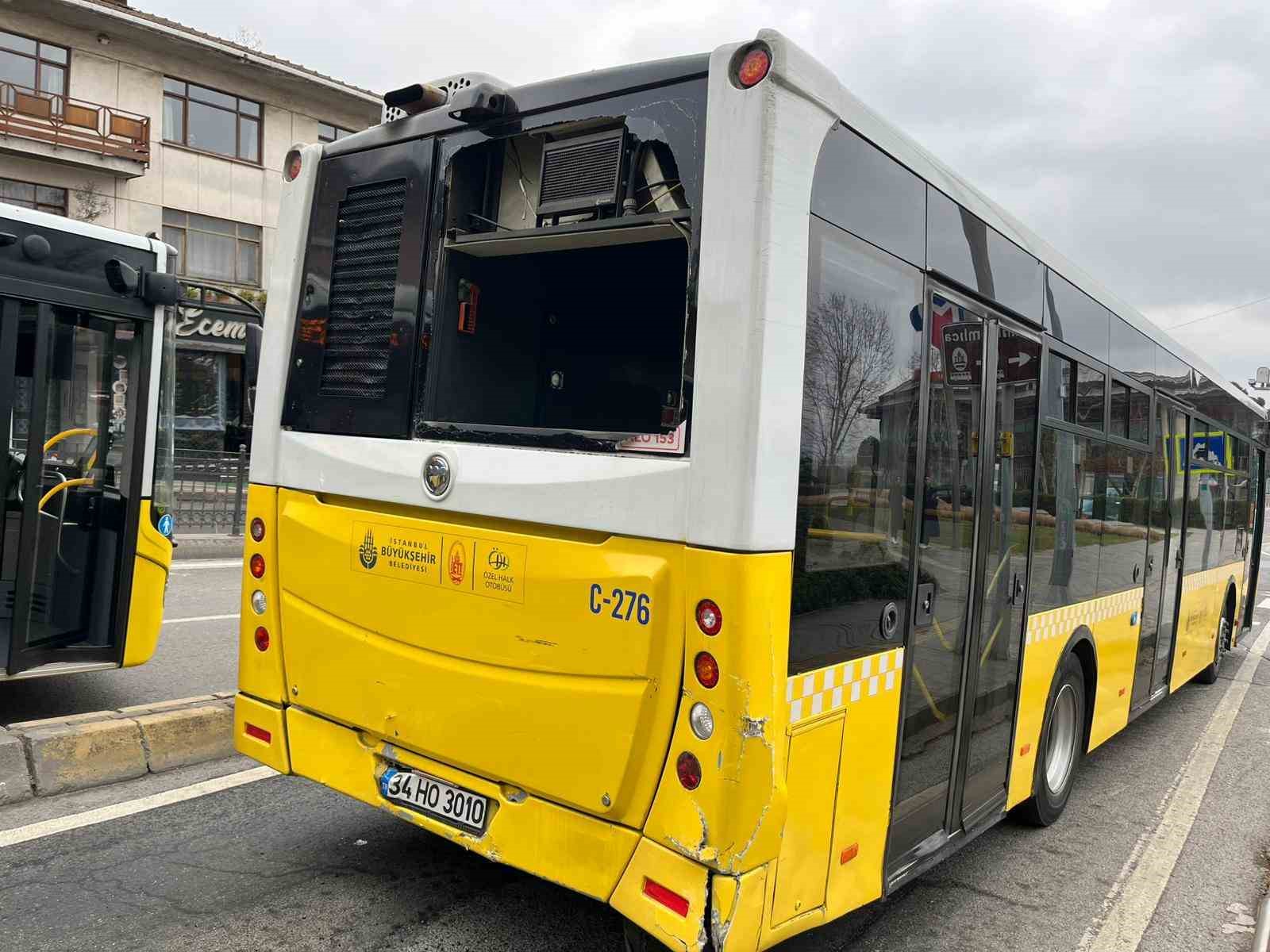 Üsküdar’da iki İETT otobüsü çarpıştı

