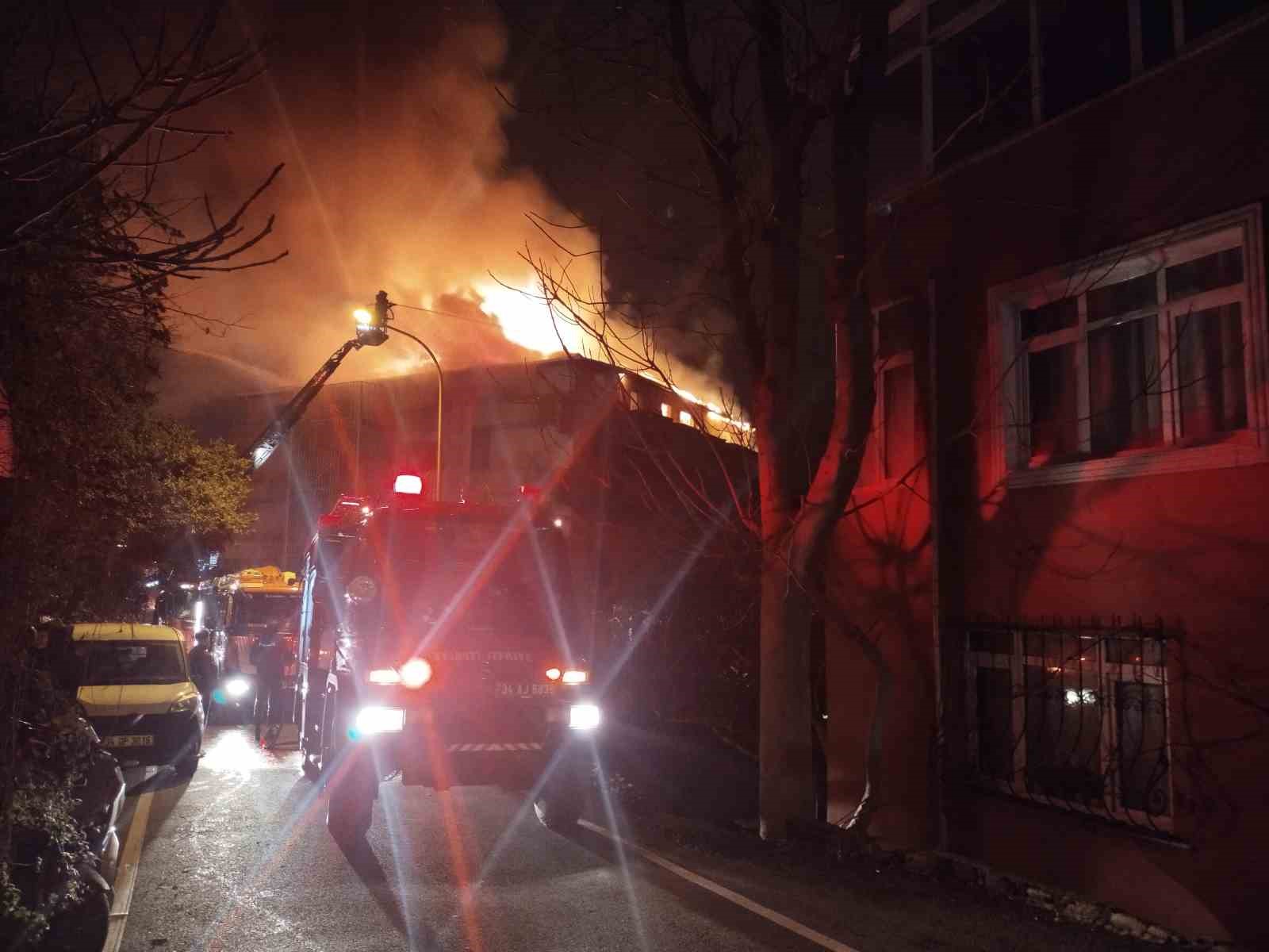 Üsküdar’da korkutan yangın
