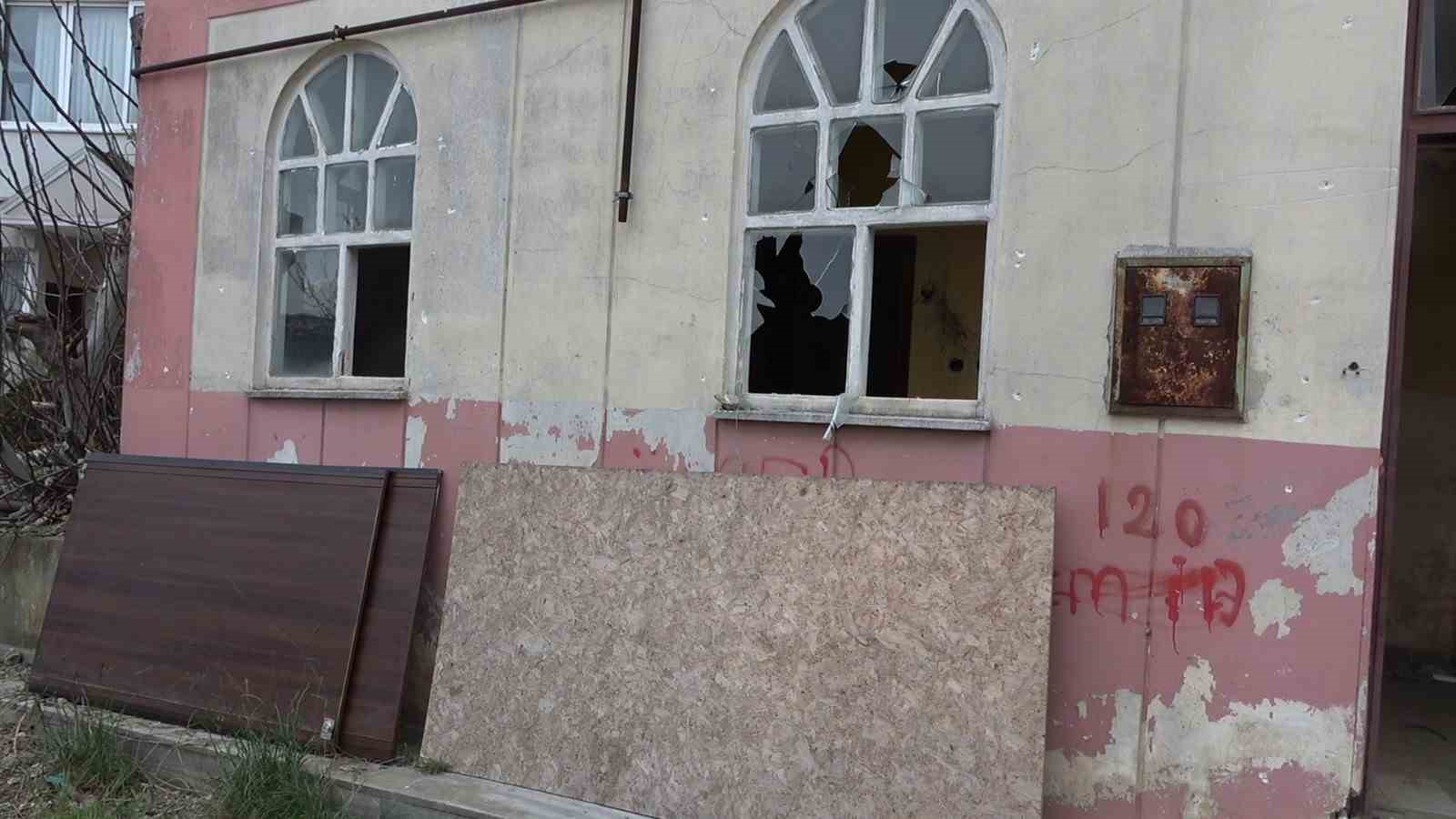 Üsküdar’da metruk binadaki uyuşturucu kullanımı mahalle sakinlerini tedirgin ediyor
Üsküdar’da metruk binadaki uyuşturucu kullanımı mahalle sakinlerini tedirgin ediyor