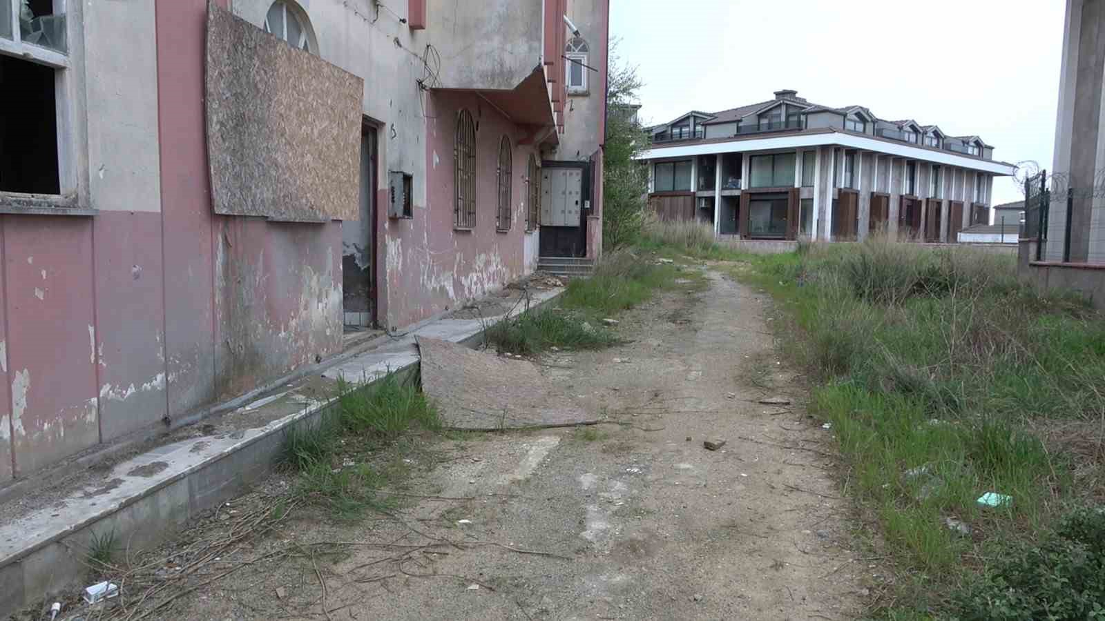 Üsküdar’da metruk binadaki uyuşturucu kullanımı mahalle sakinlerini tedirgin ediyor
Üsküdar’da metruk binadaki uyuşturucu kullanımı mahalle sakinlerini tedirgin ediyor