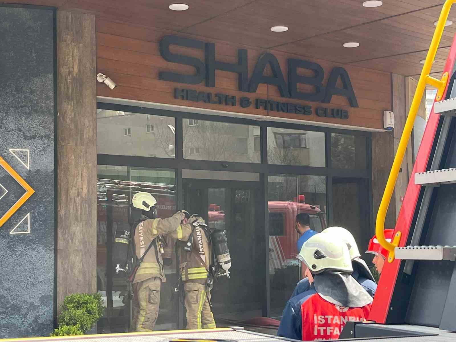 Üsküdar’da spor salonunda yangın paniği: 1 kişi dumandan etkilendi
