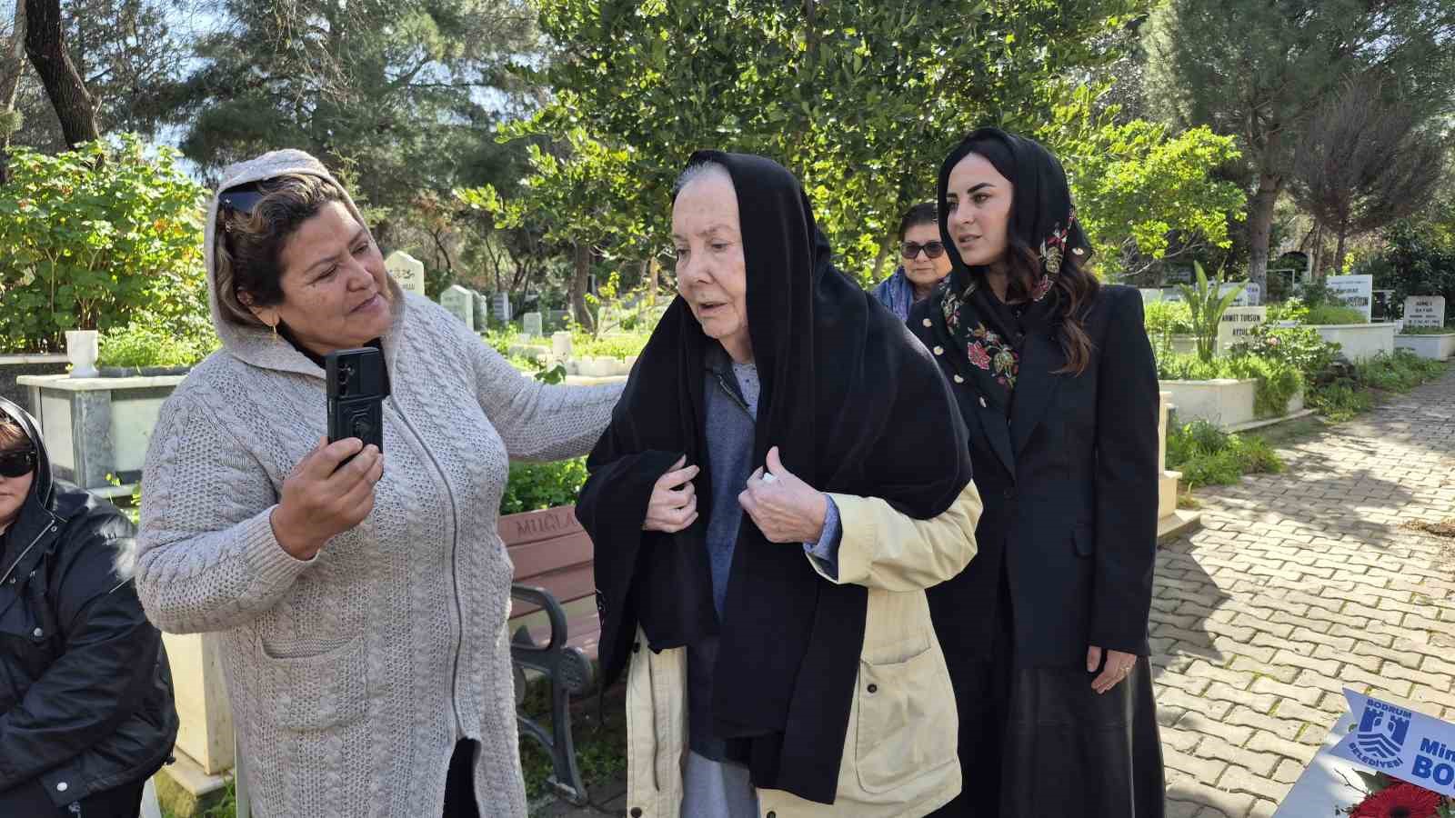 Usta oyuncuya büyük vefasızlık: Yeşilçam’ın yıldızı 10 kişiyle anıldı
