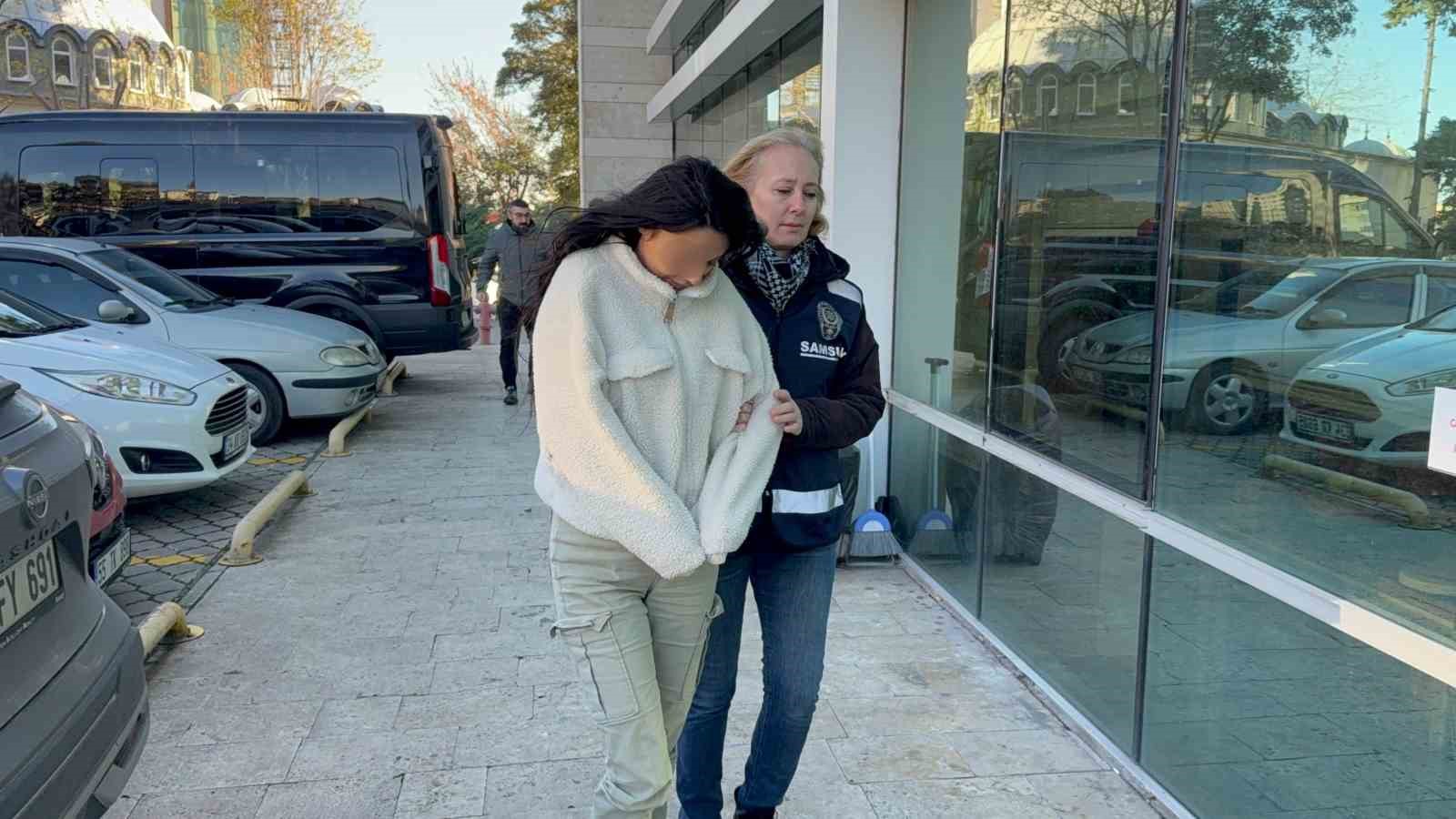 Üşüyünce girdikleri evden 50 bin liralık televizyon çaldılar
