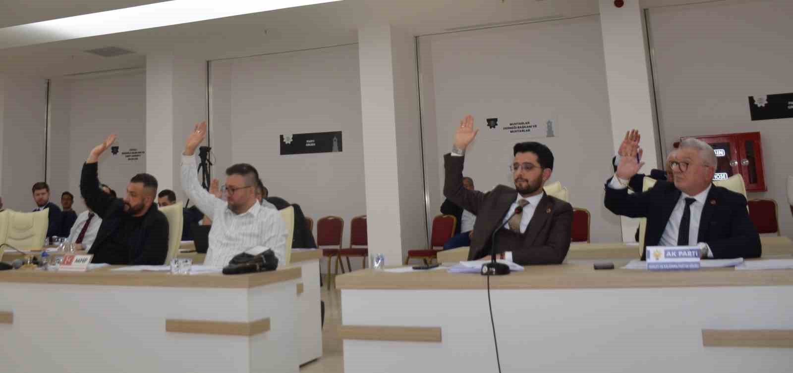 Üyelerin istediği ’İhale ve doğrudan temin dosyaları’ gelmemesi tartışması Meclise taşındı
