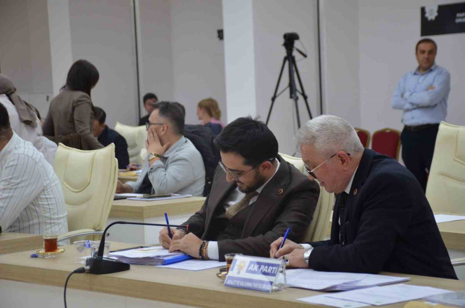 Üyelerin istediği ’İhale ve doğrudan temin dosyaları’ gelmemesi tartışması Meclise taşındı
